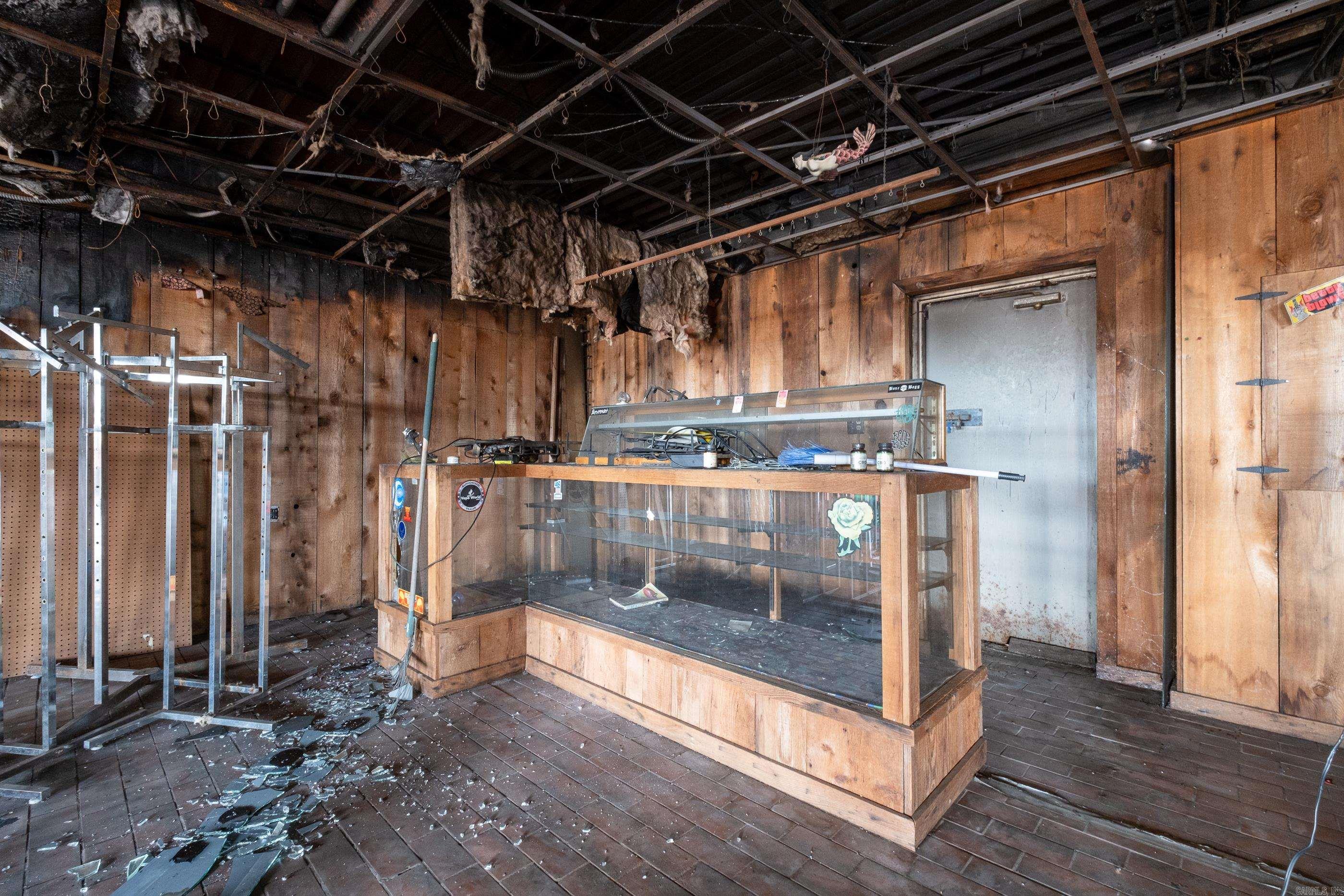 A G A REPLAT - Commercial Sale