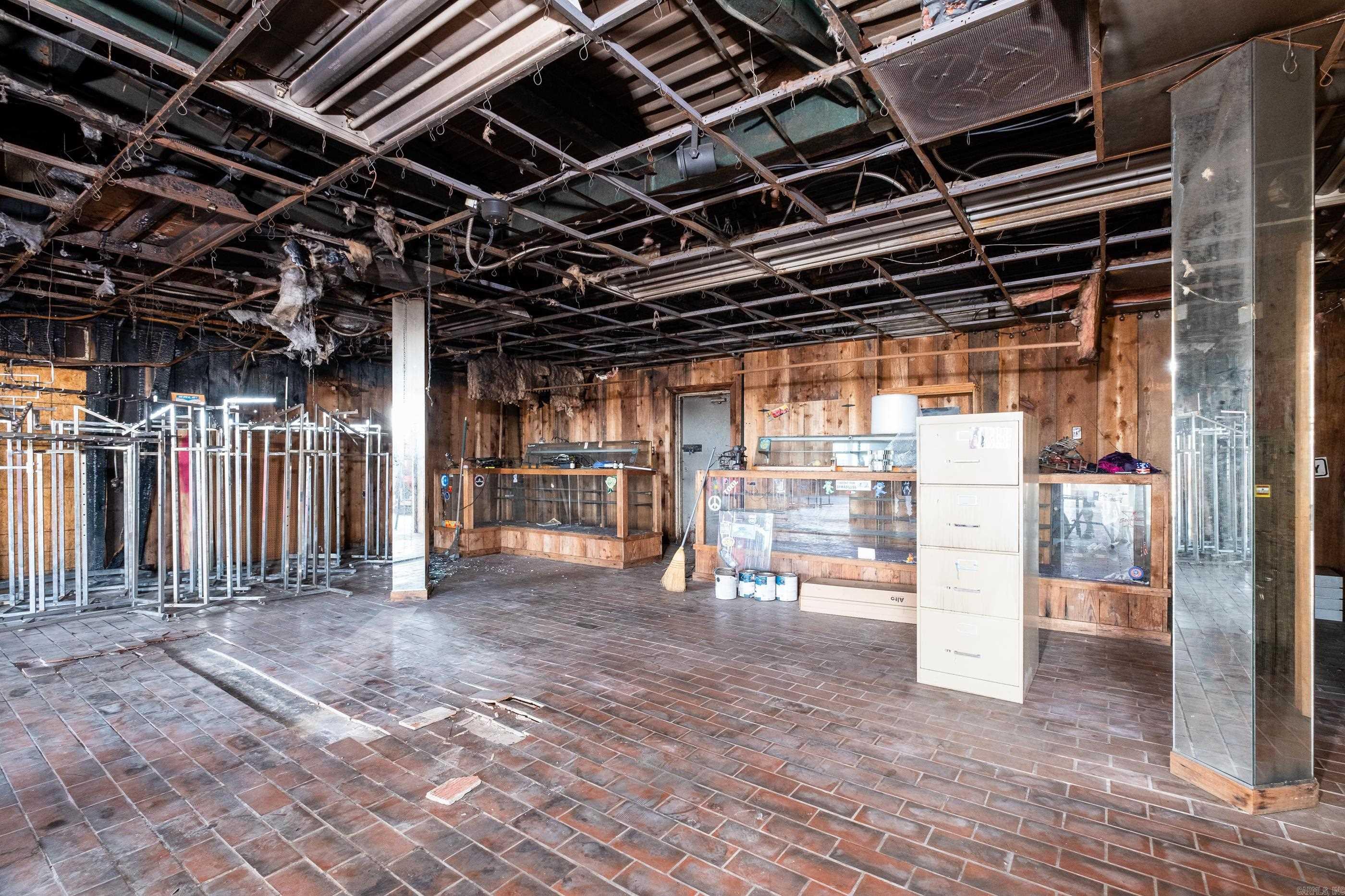 A G A REPLAT - Commercial Sale