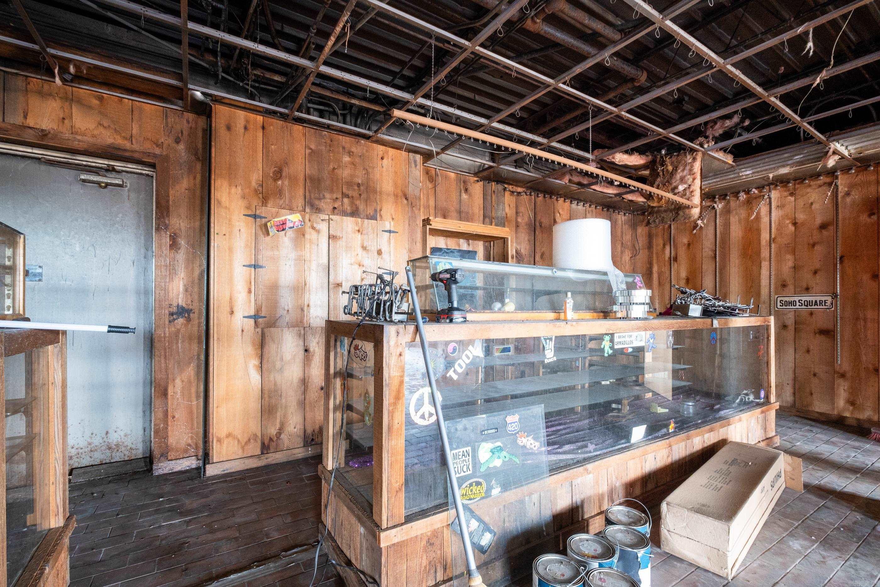 A G A REPLAT - Commercial Sale