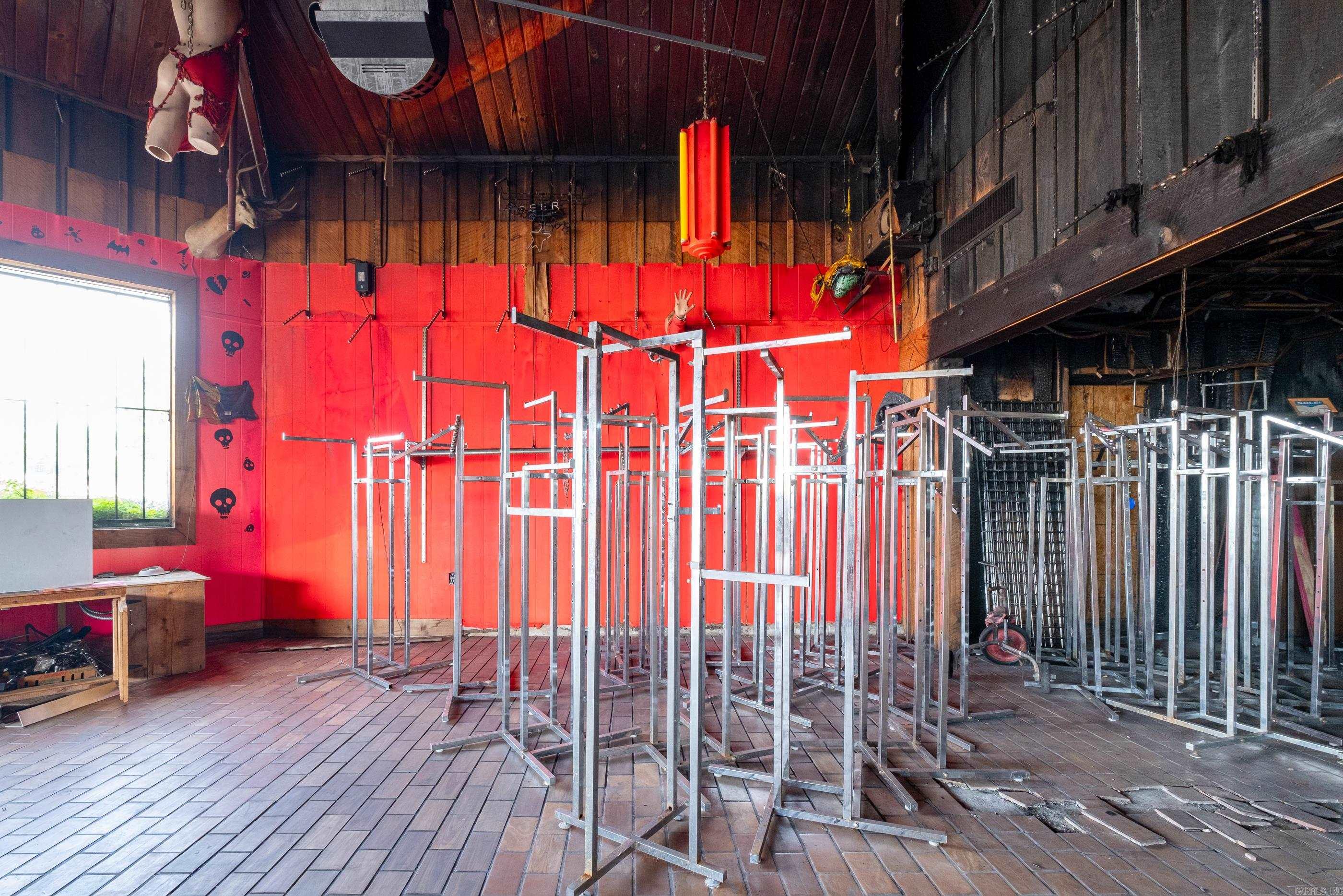 A G A REPLAT - Commercial Sale