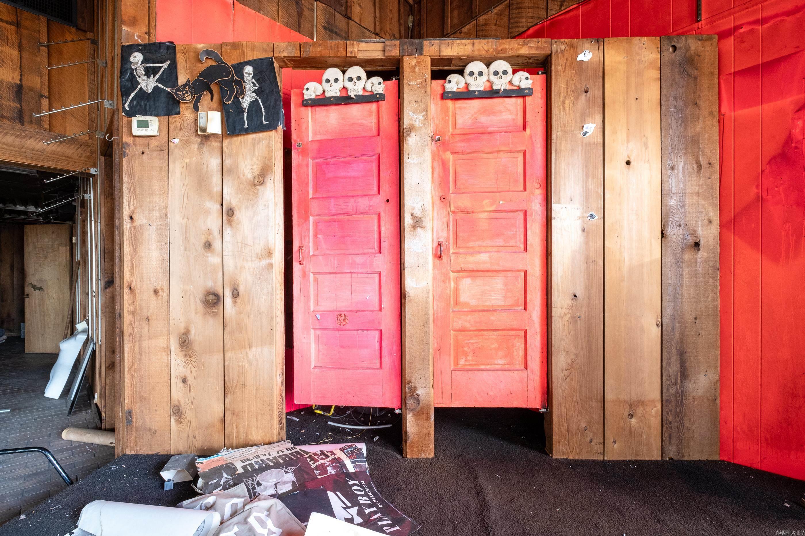 A G A REPLAT - Commercial Sale