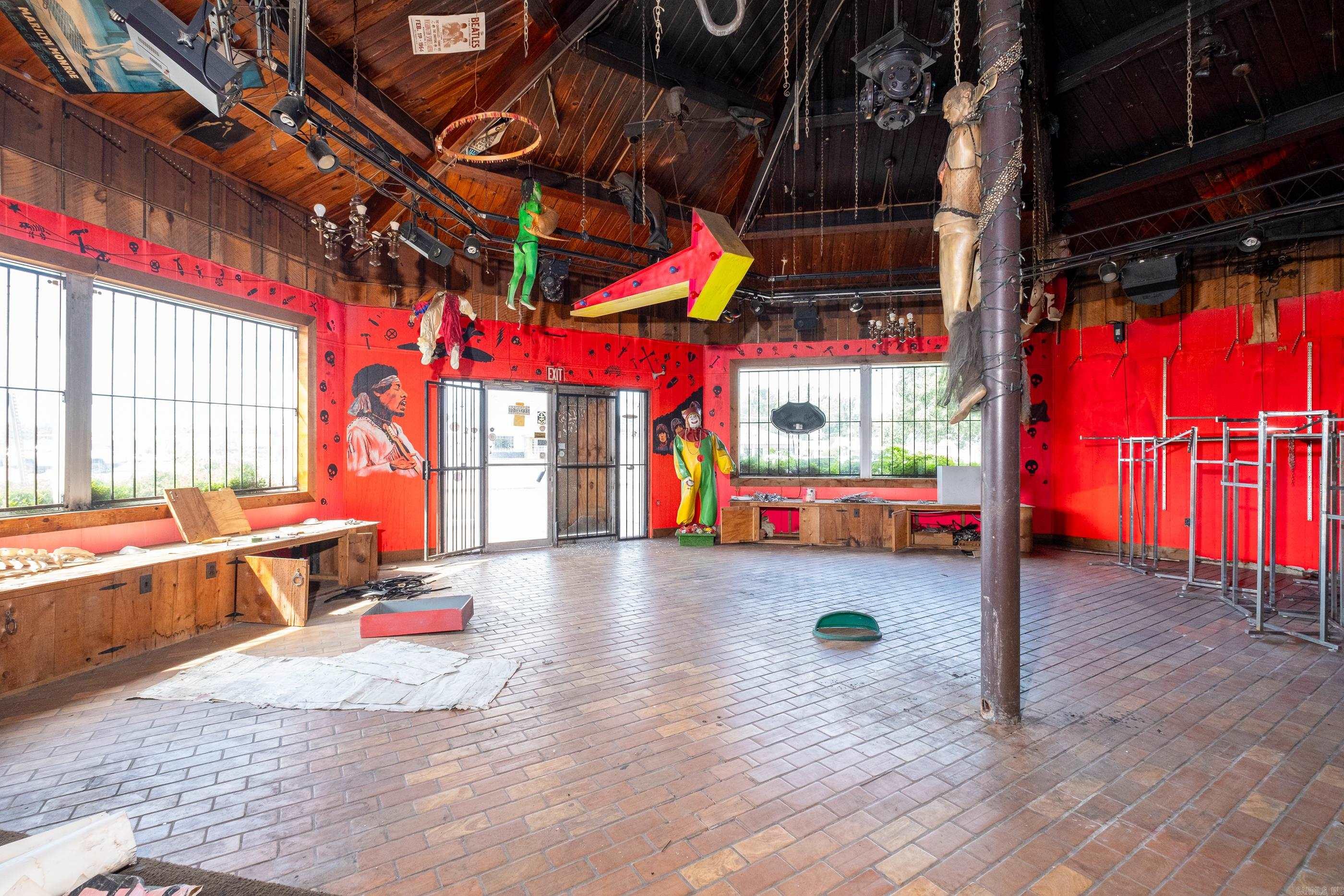 A G A REPLAT - Commercial Sale