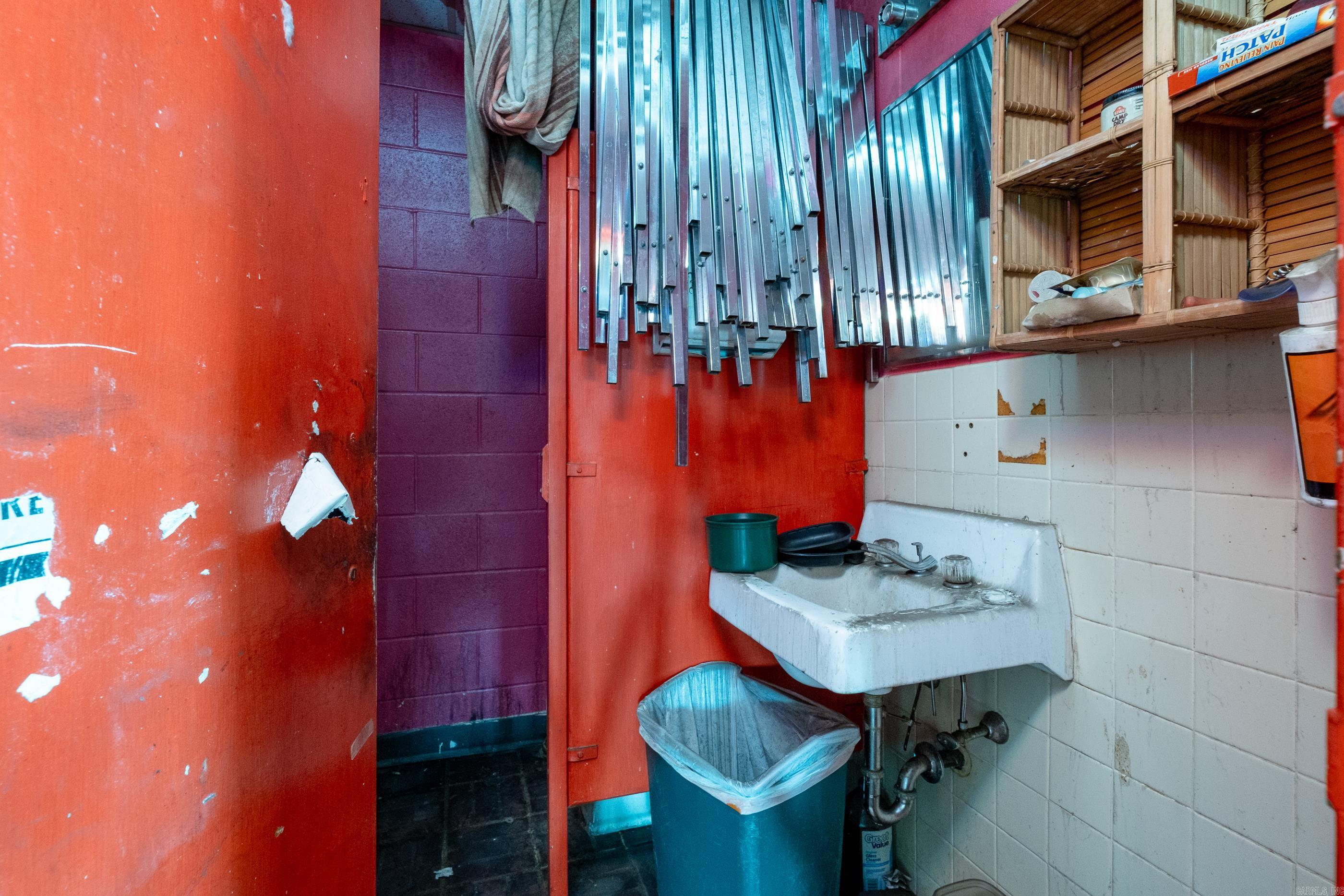 A G A REPLAT - Commercial Sale