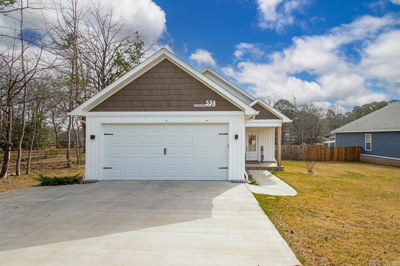 Newer home close to the museum and parks! 1525 sqft 3 bed 2 bath. Open concept, luxury vinyl plank throughout. Custom tile shower in master, shiplap accents and spacious laundry.