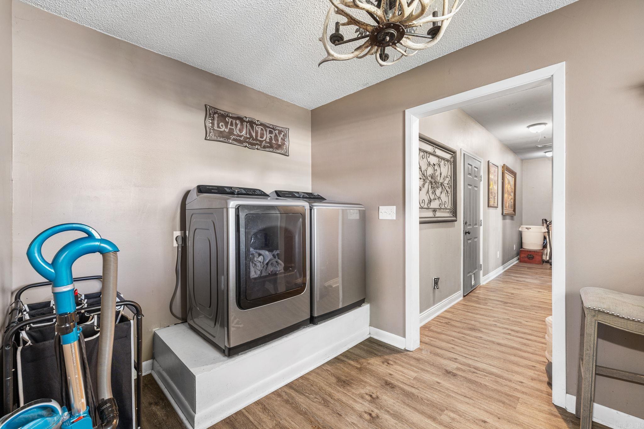 CEDAR FENCE - Residential