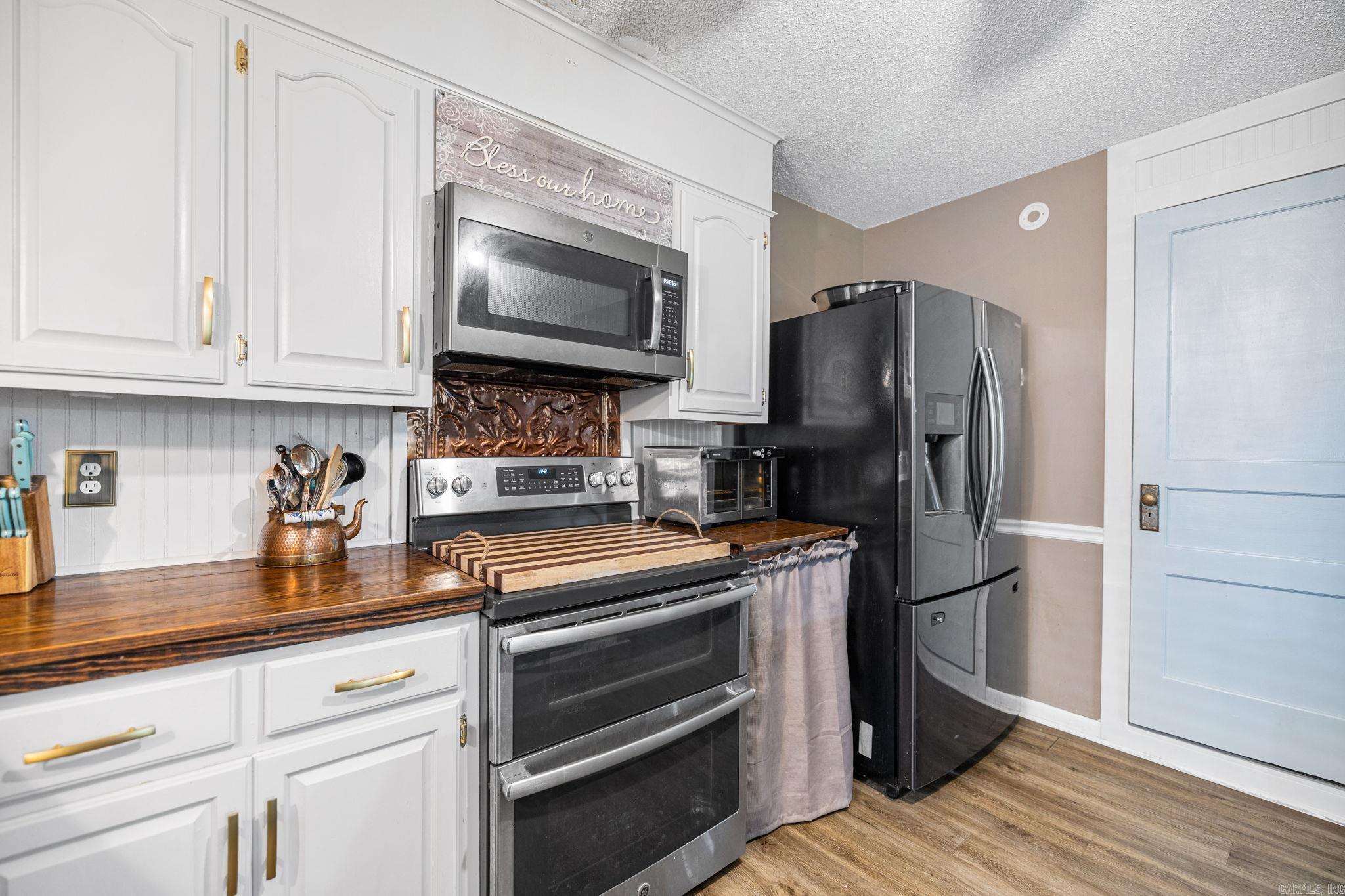 CEDAR FENCE - Residential