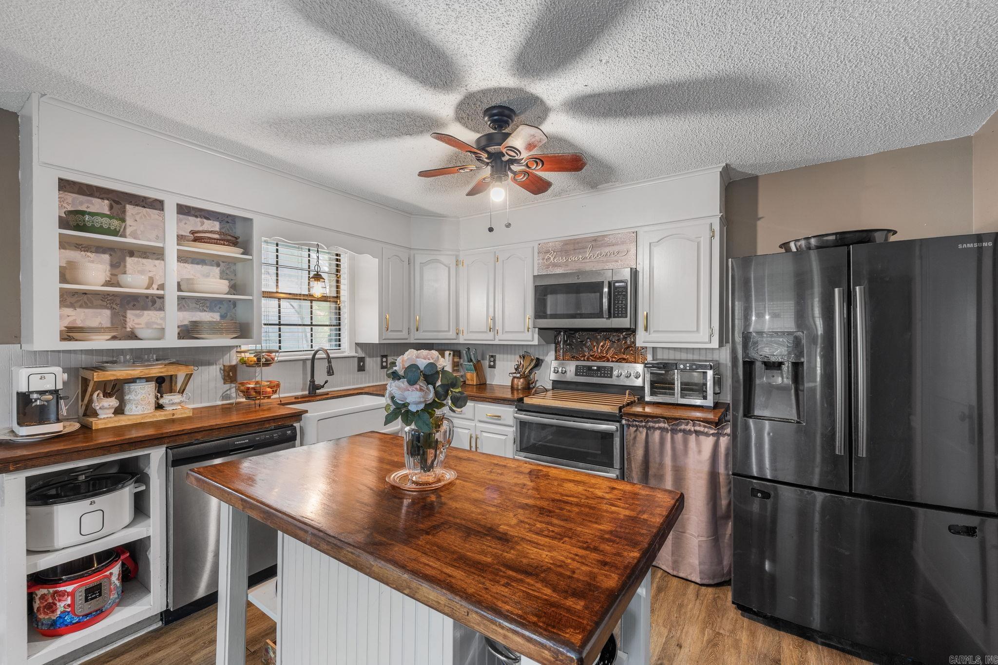 CEDAR FENCE - Residential