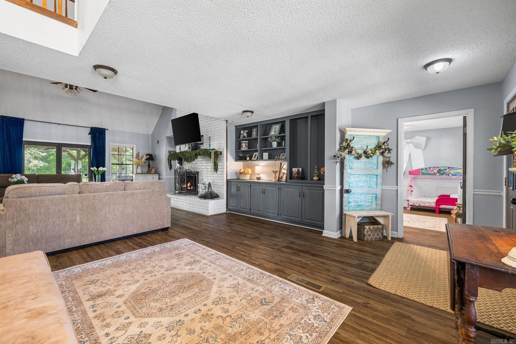 CEDAR FENCE - Residential