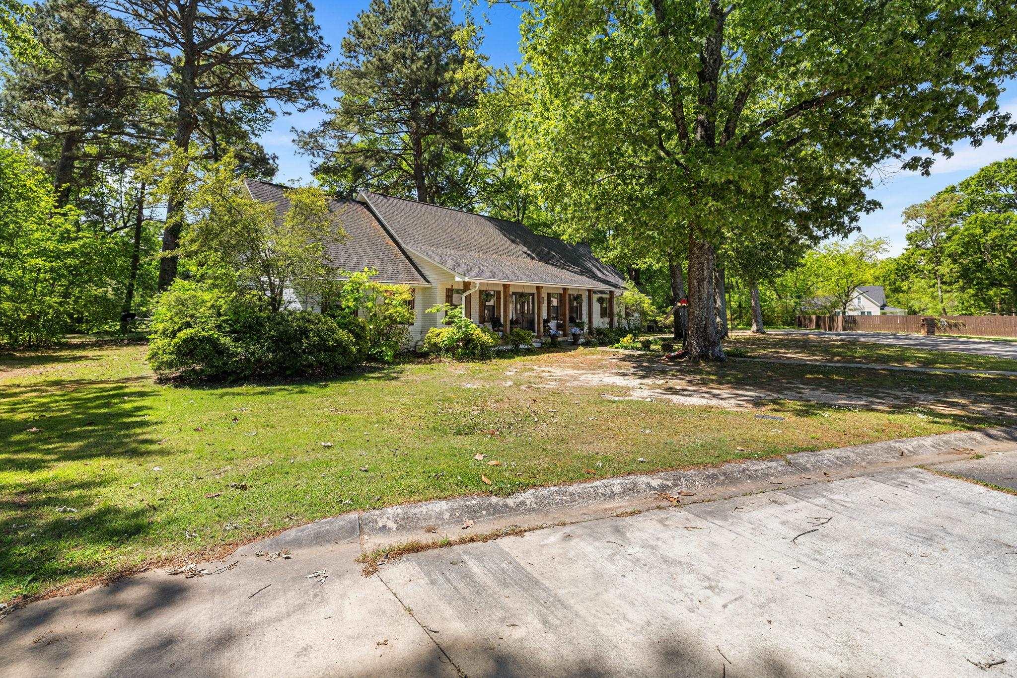 CEDAR FENCE - Residential