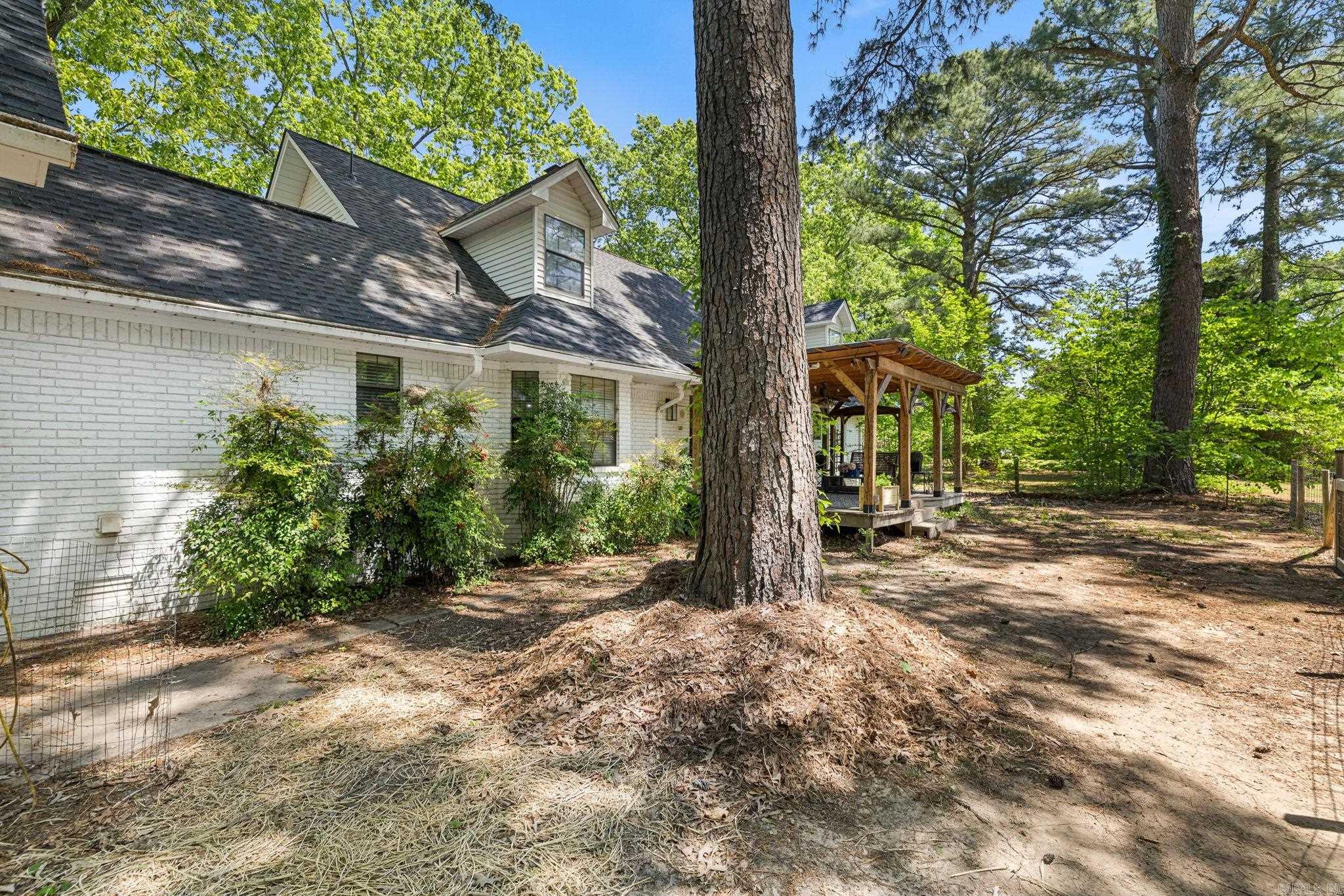 CEDAR FENCE - Residential