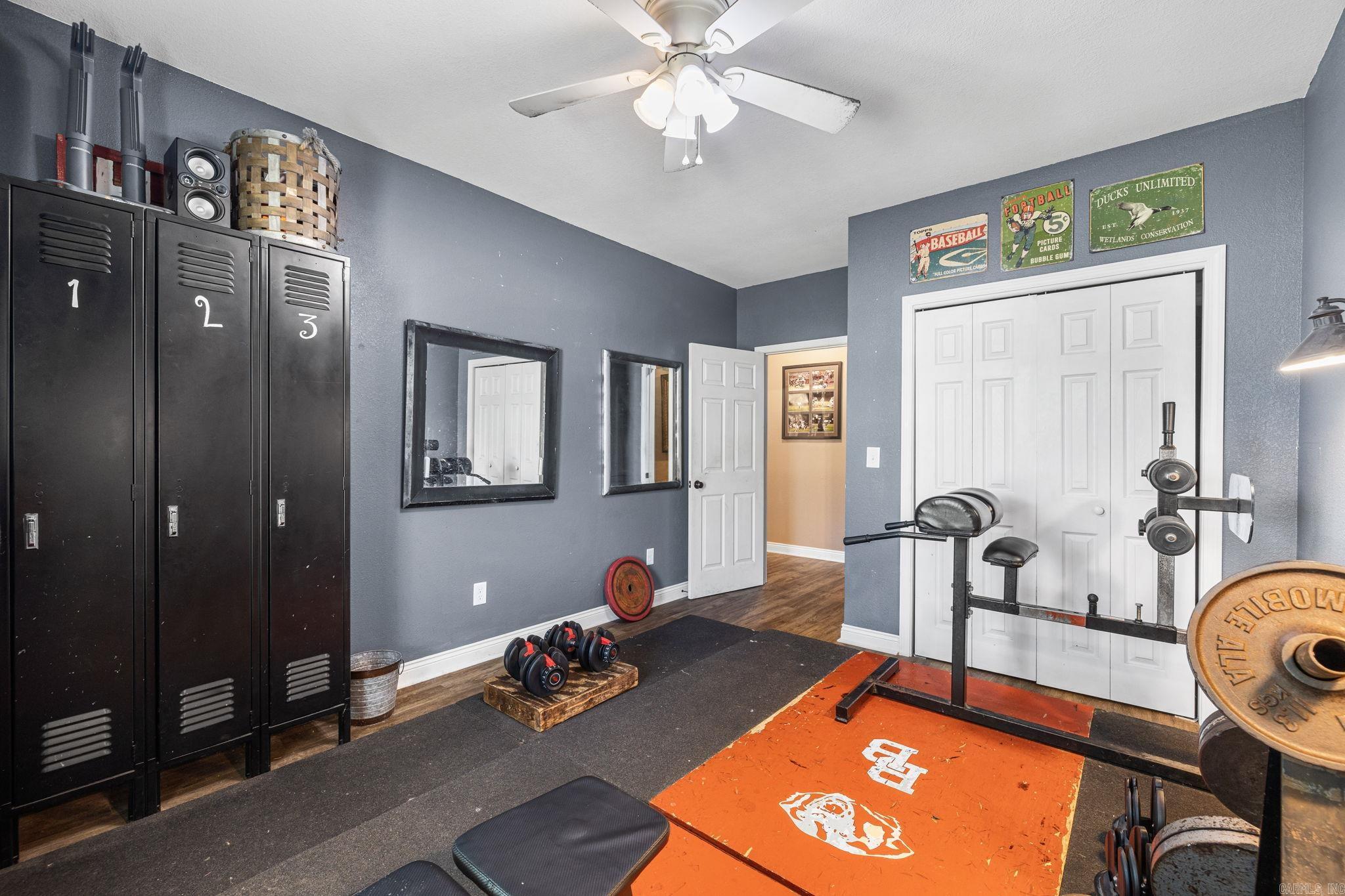 CEDAR FENCE - Residential