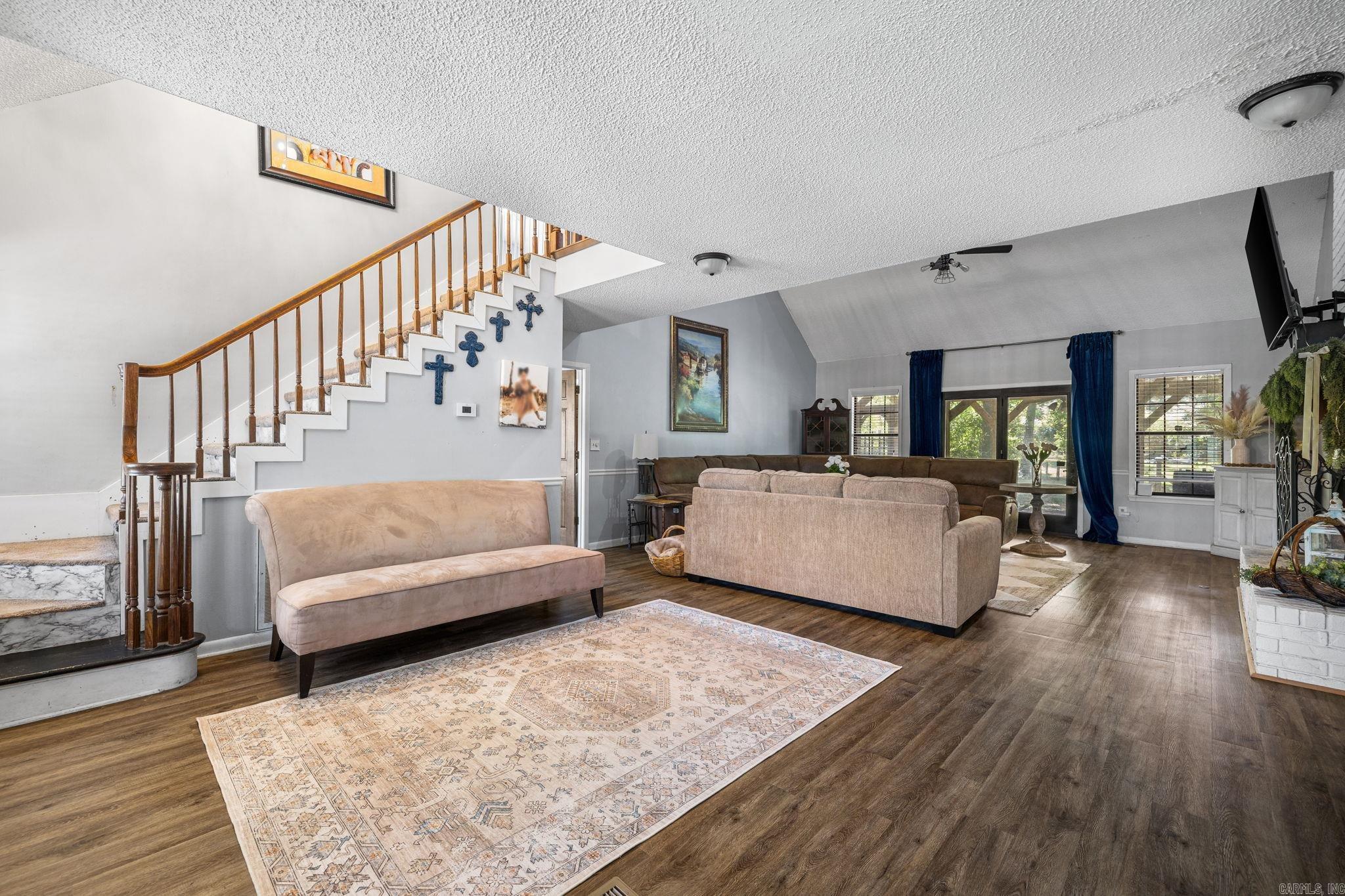 CEDAR FENCE - Residential