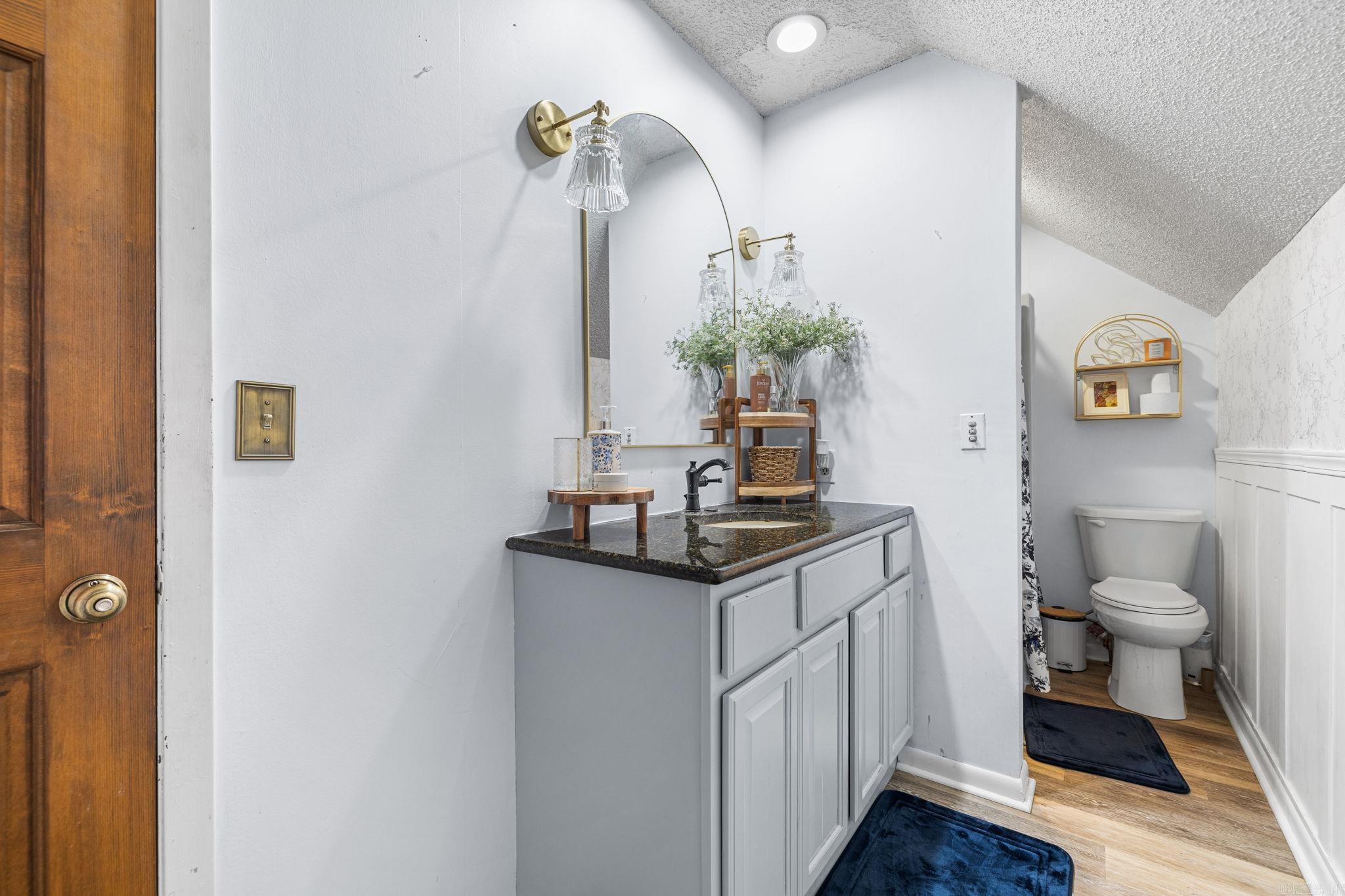 CEDAR FENCE - Residential