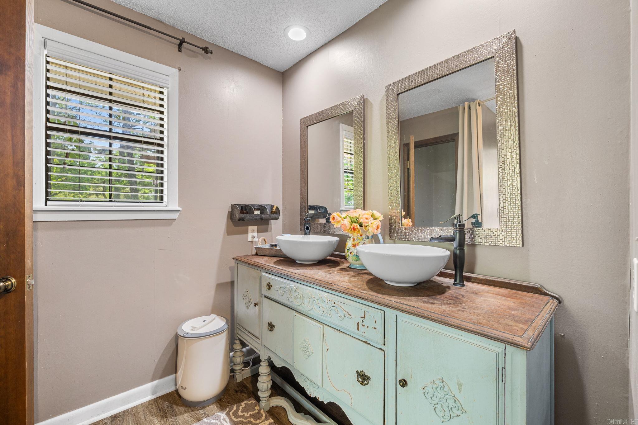 CEDAR FENCE - Residential