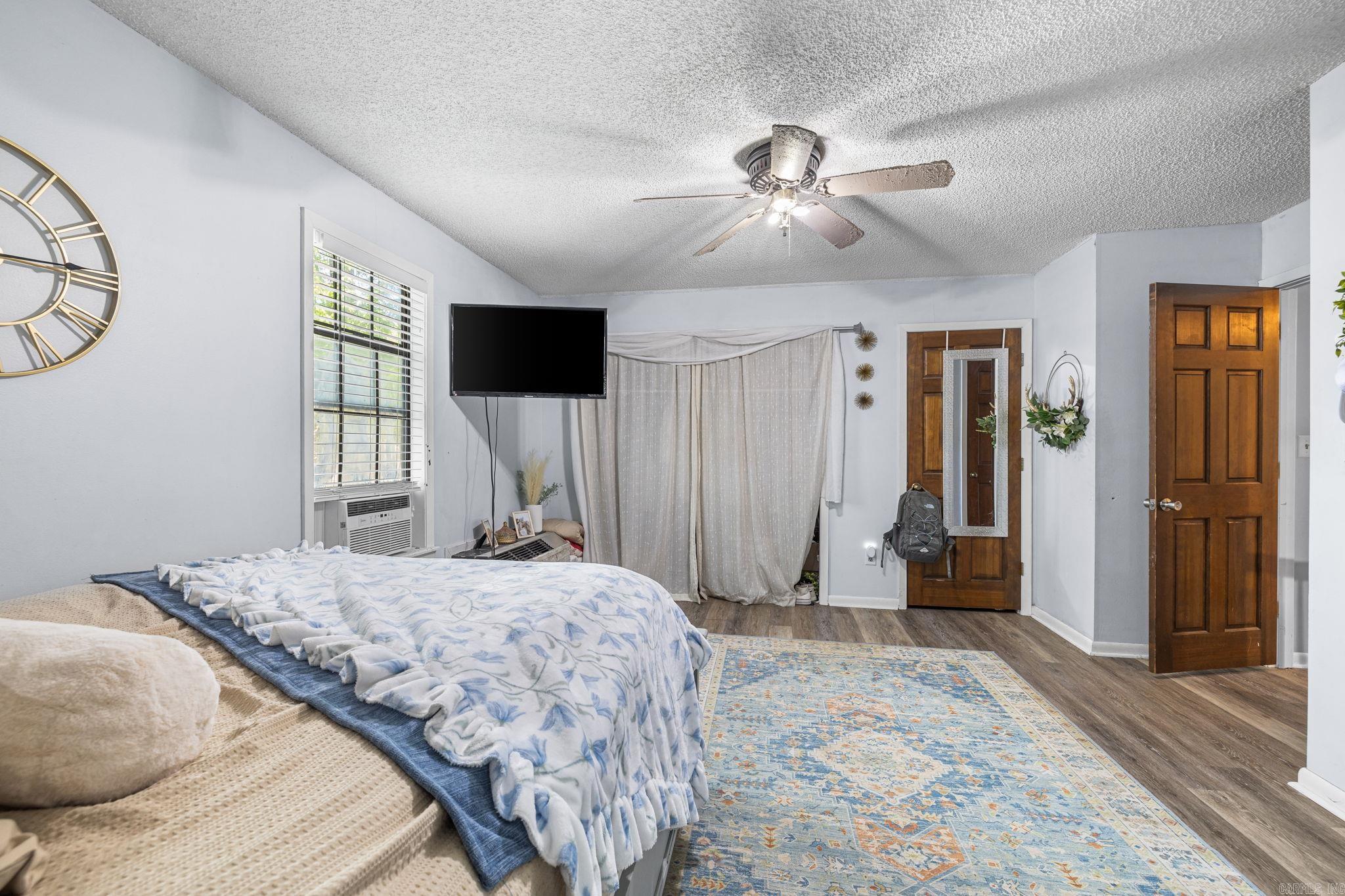 CEDAR FENCE - Residential