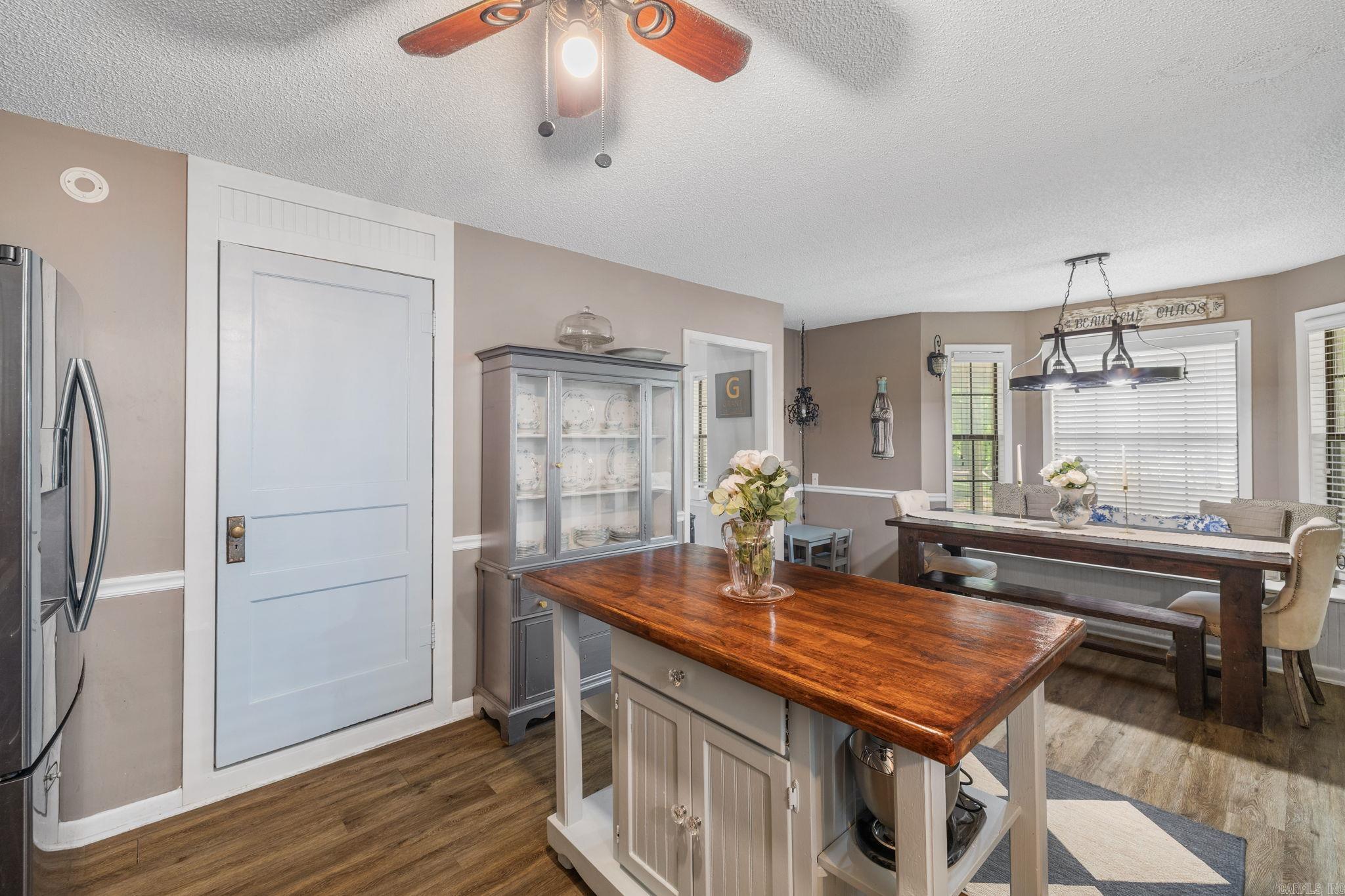 CEDAR FENCE - Residential