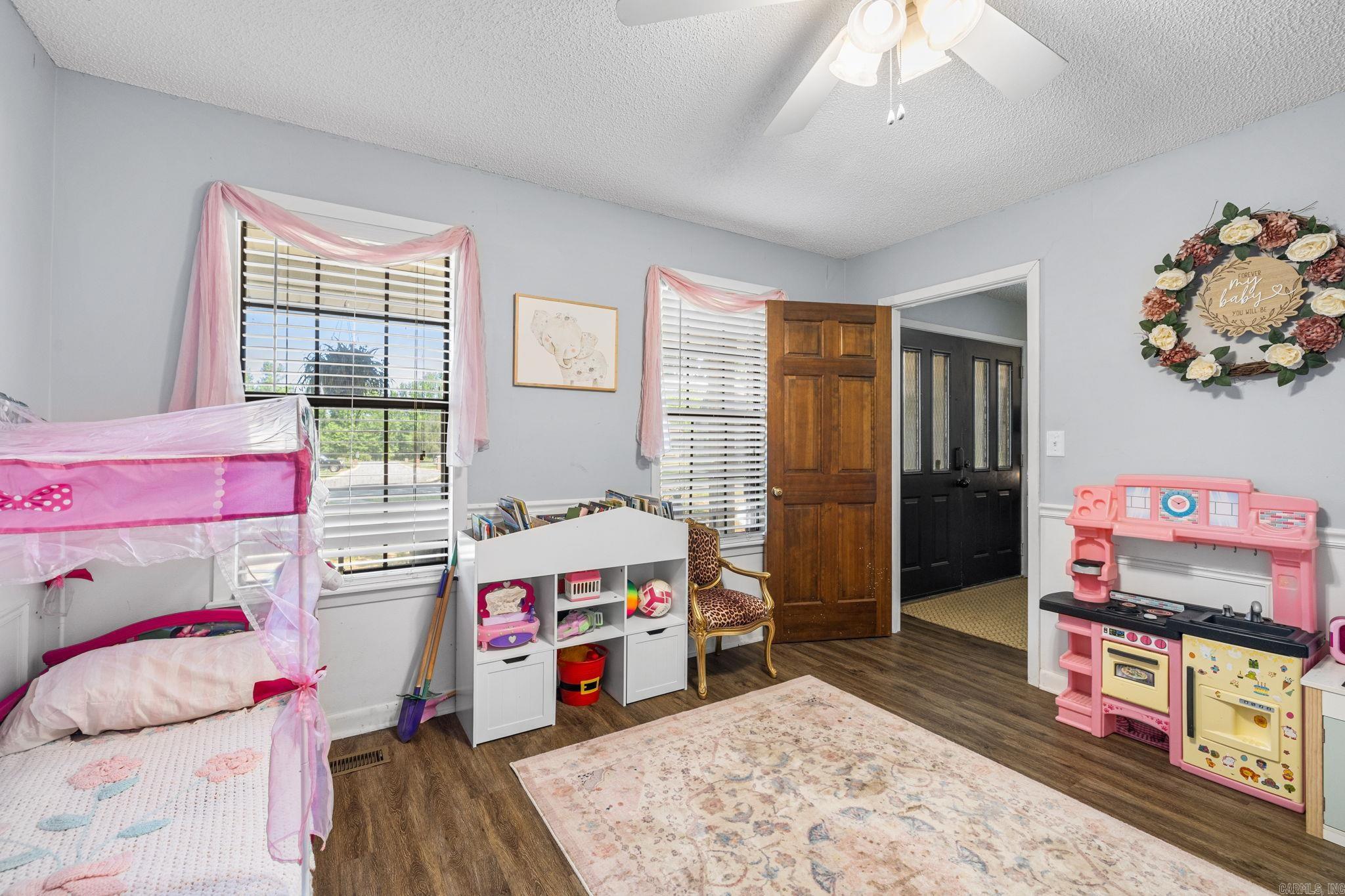 CEDAR FENCE - Residential