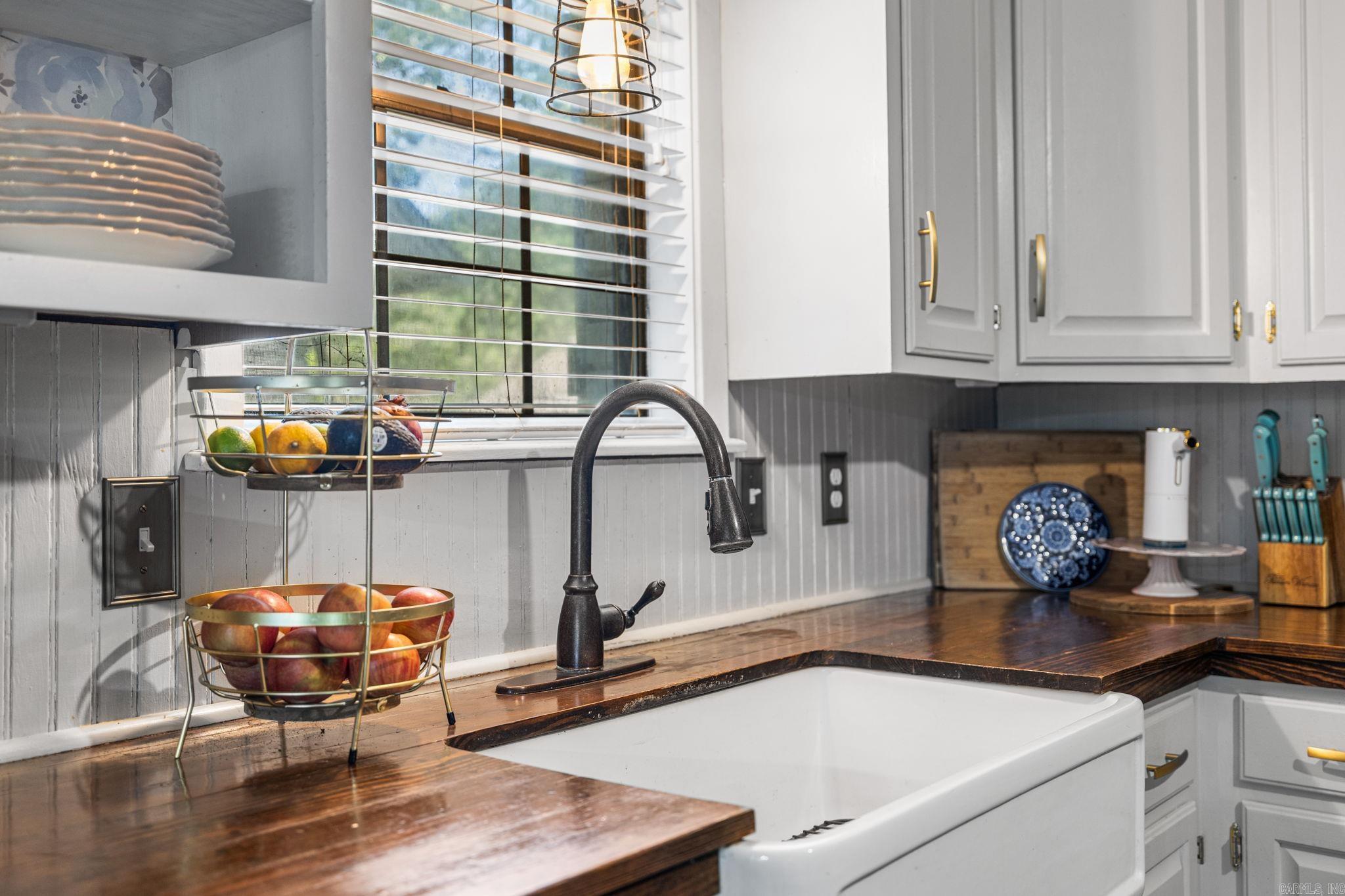 CEDAR FENCE - Residential