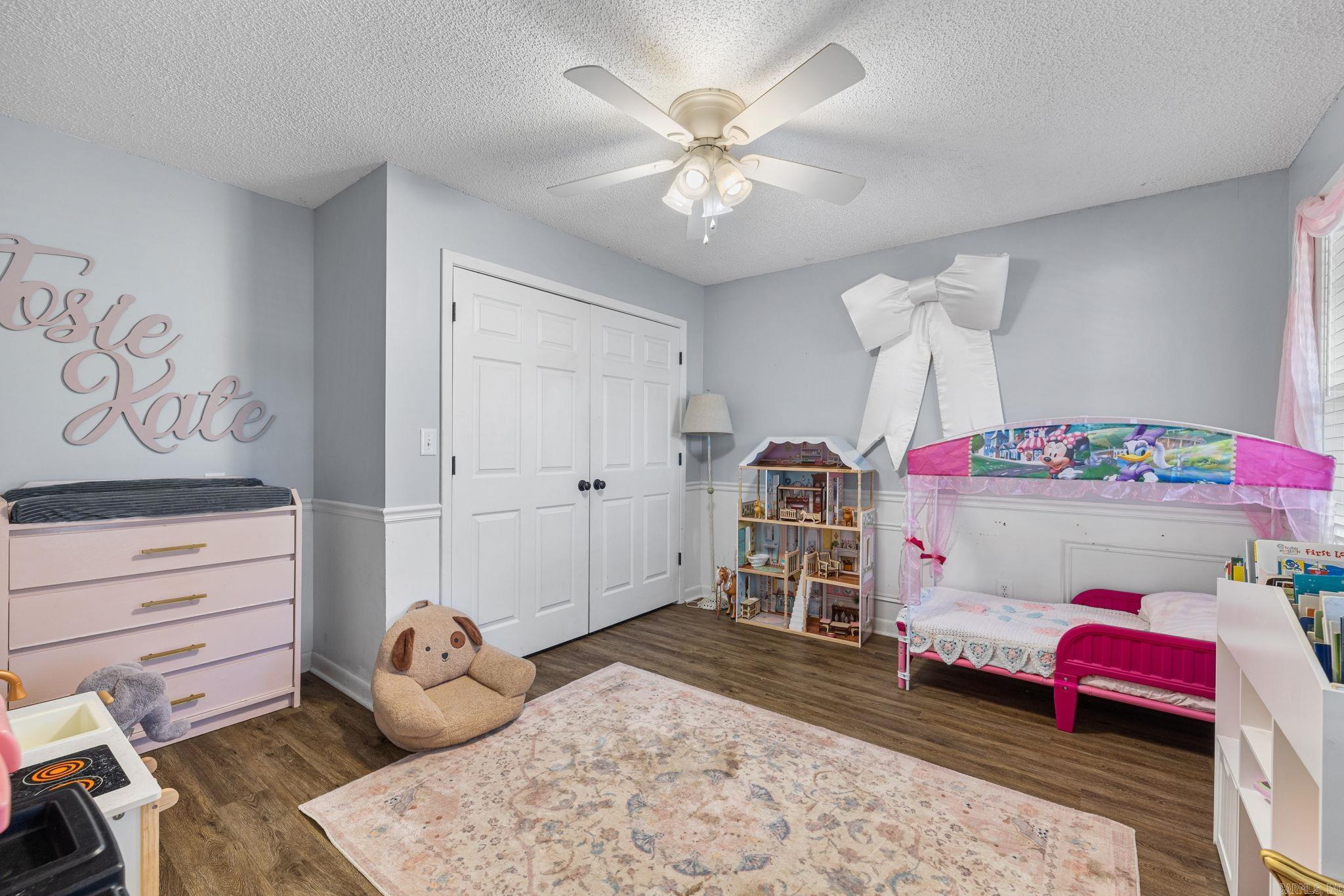 CEDAR FENCE - Residential