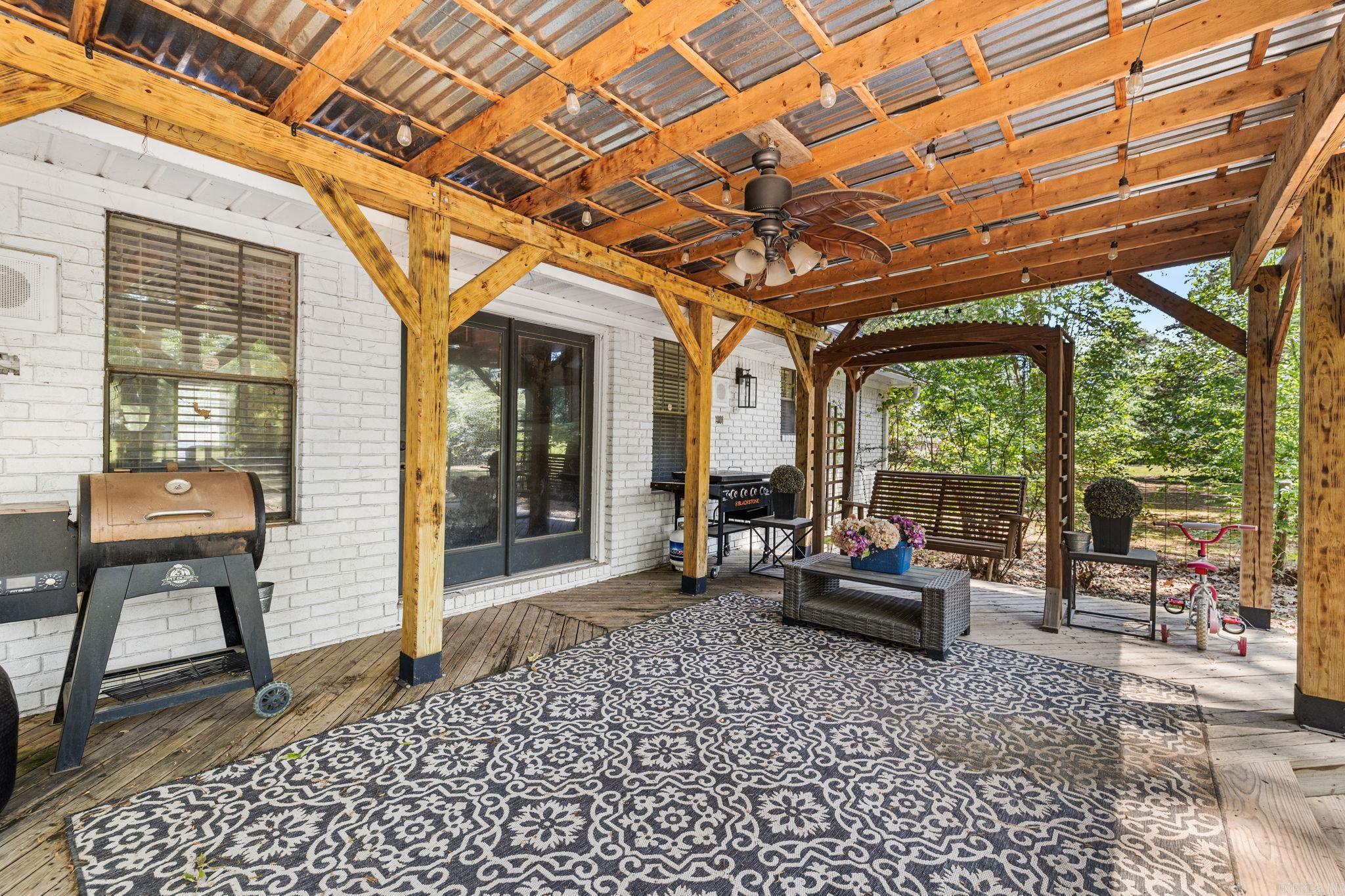 CEDAR FENCE - Residential