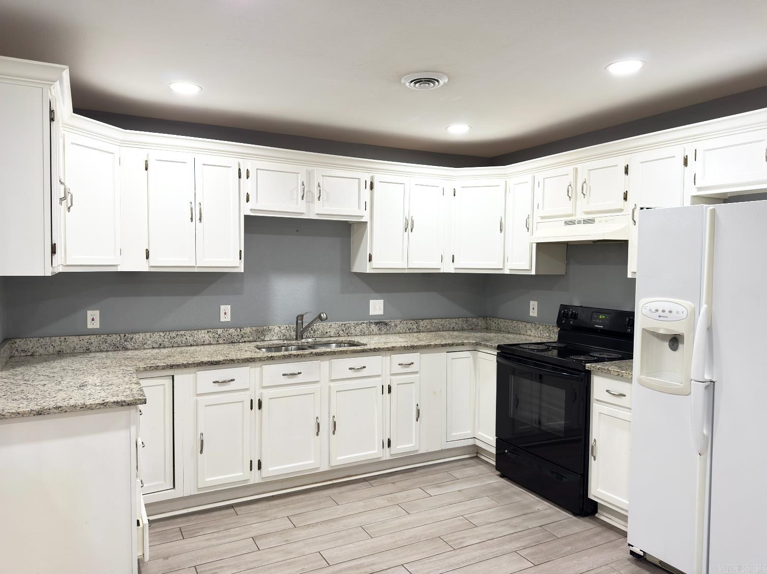 CAPITAL PLACE - Residential