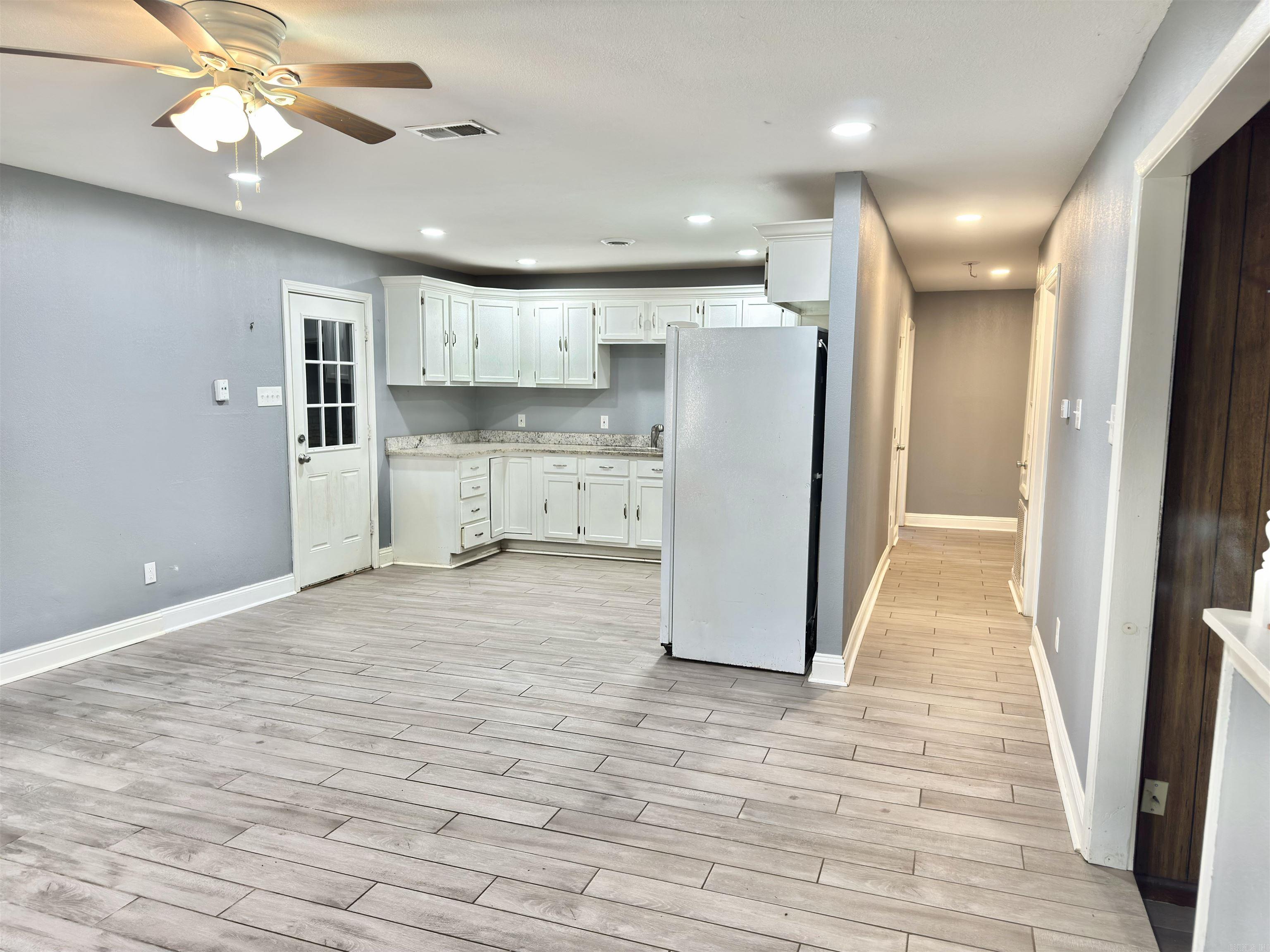 CAPITAL PLACE - Residential