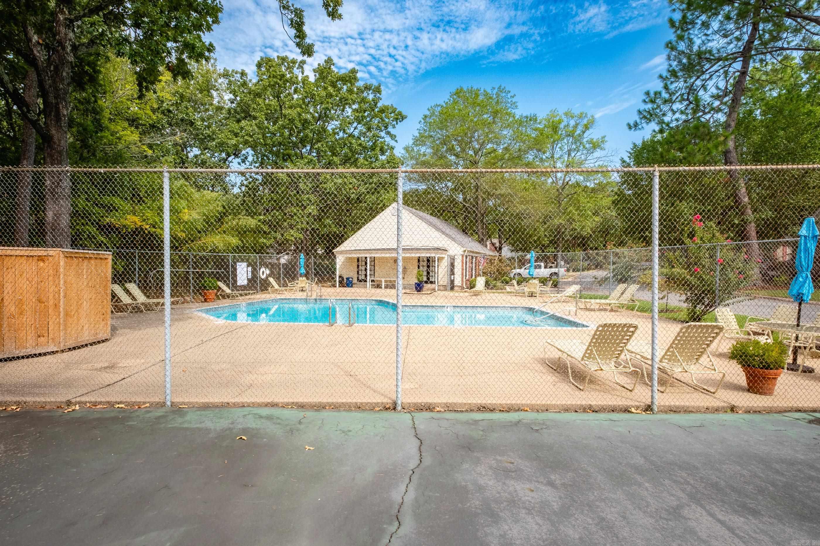 KINGSBRIDGE TWNHSE - Residential