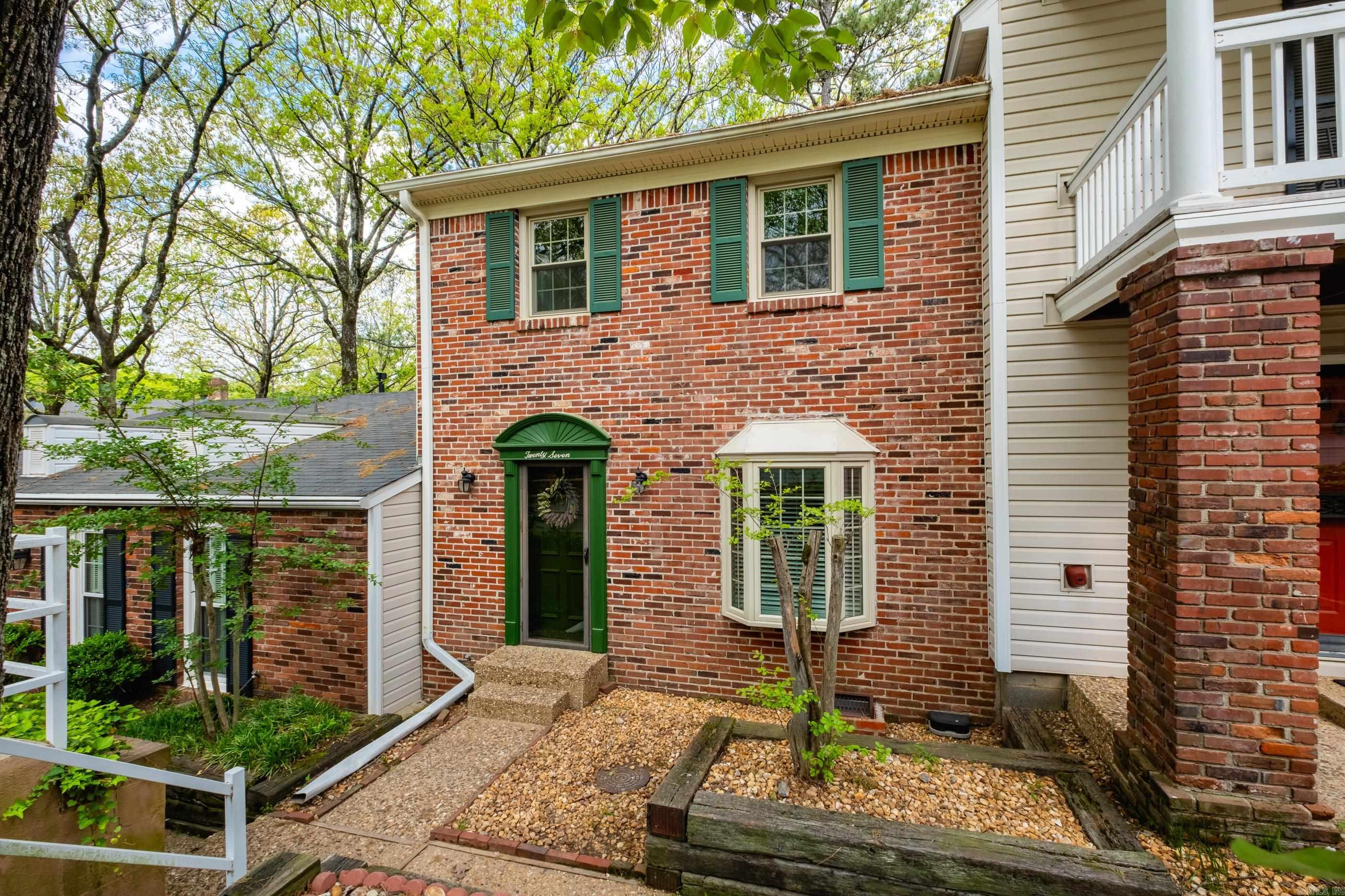 KINGSBRIDGE TWNHSE - Residential