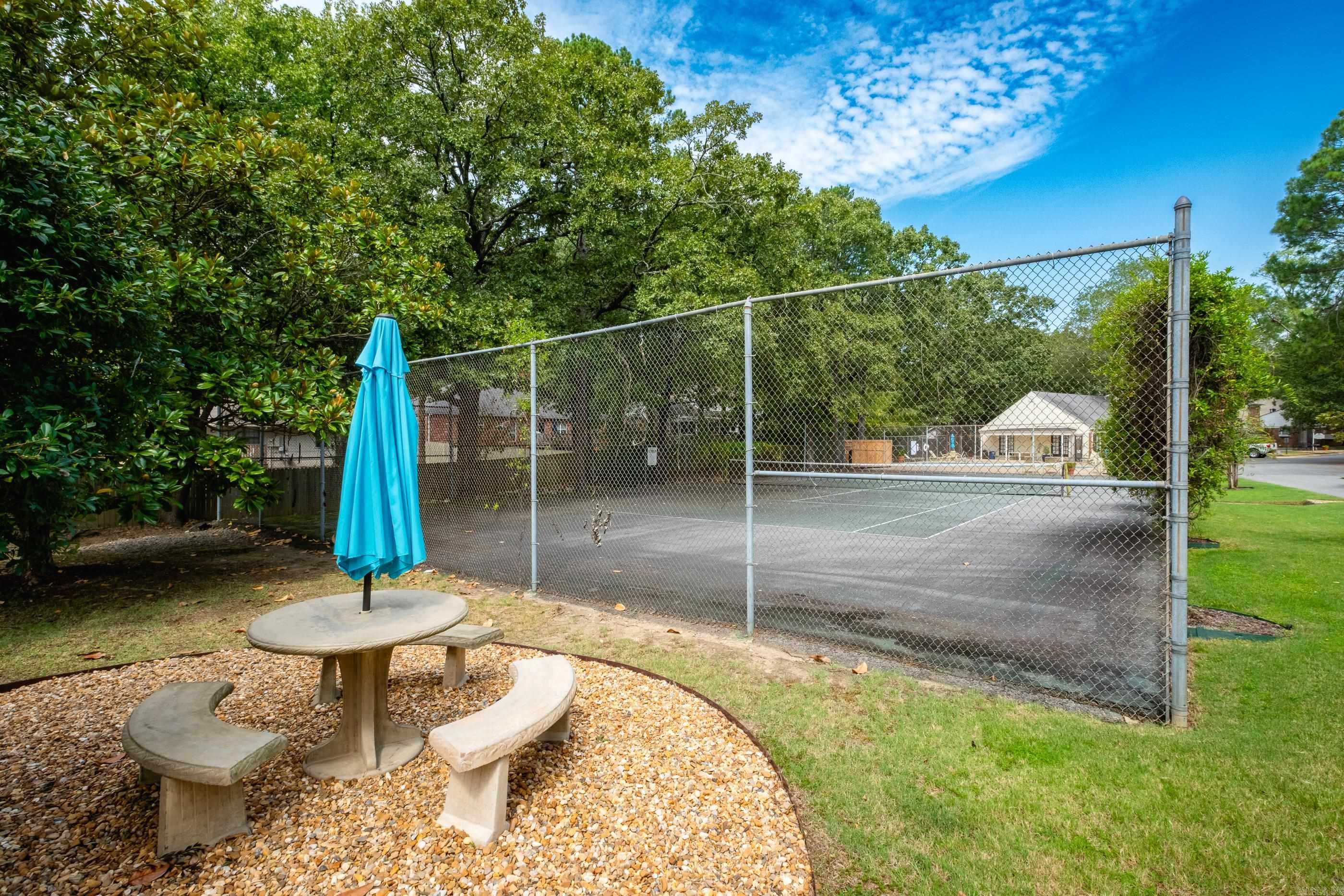 KINGSBRIDGE TWNHSE - Residential