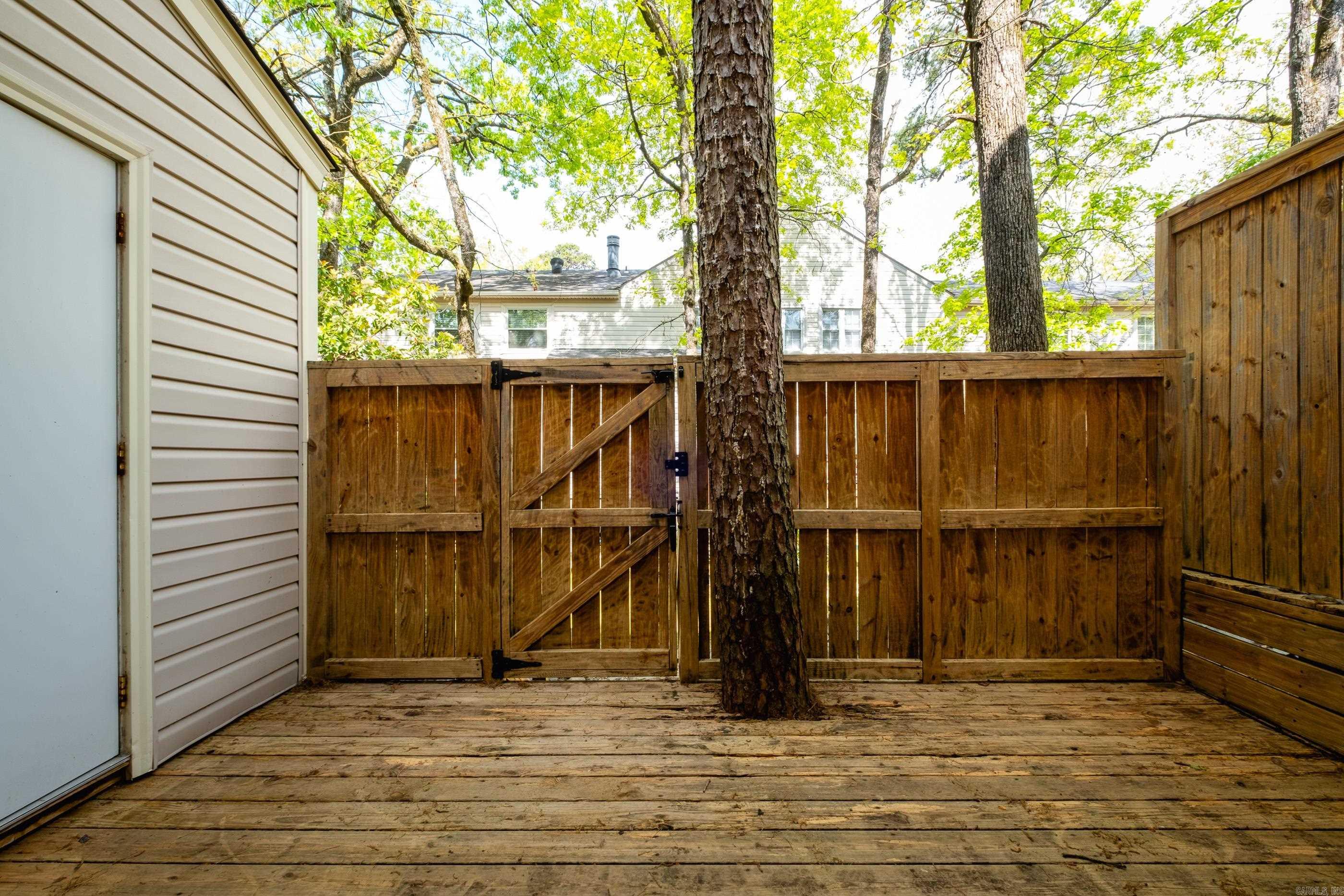 KINGSBRIDGE TWNHSE - Residential