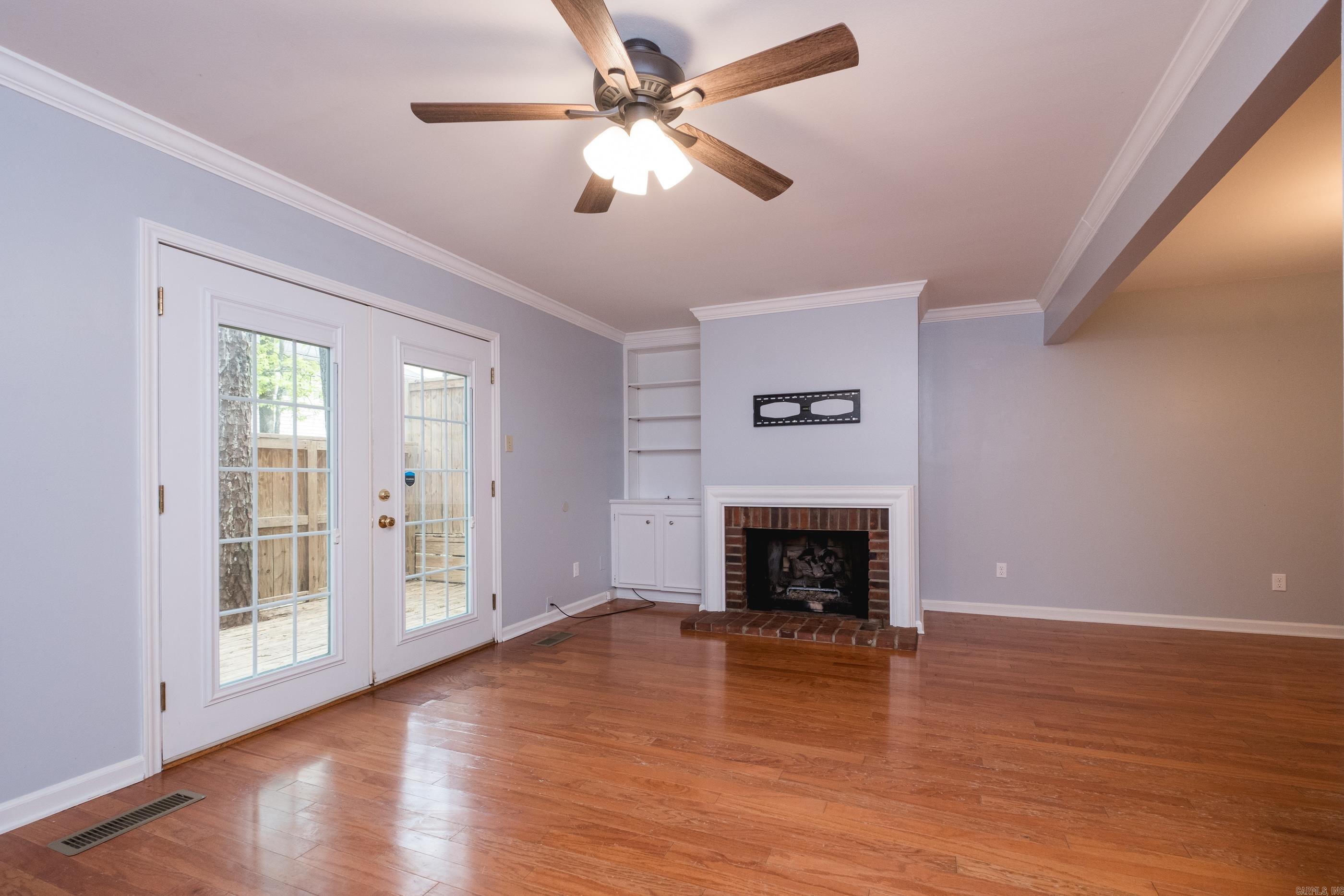 KINGSBRIDGE TWNHSE - Residential