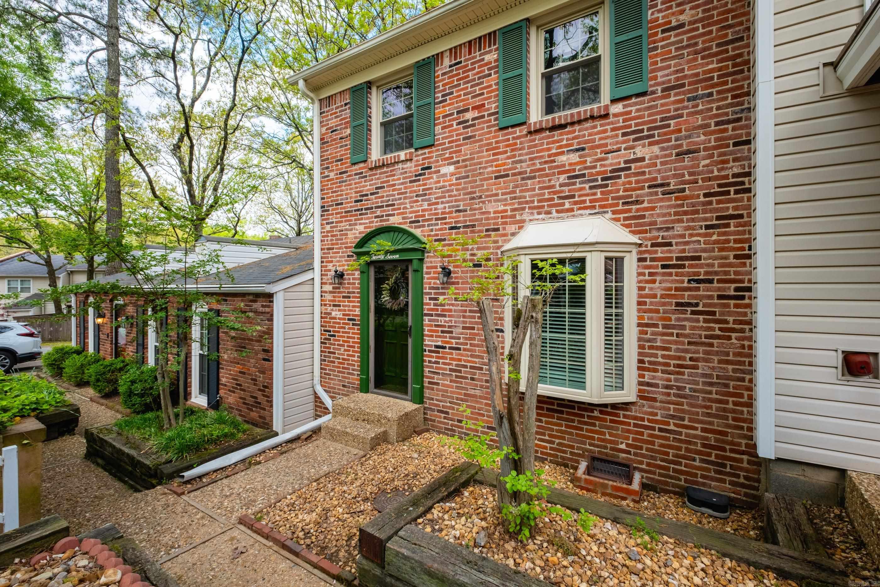 KINGSBRIDGE TWNHSE - Residential