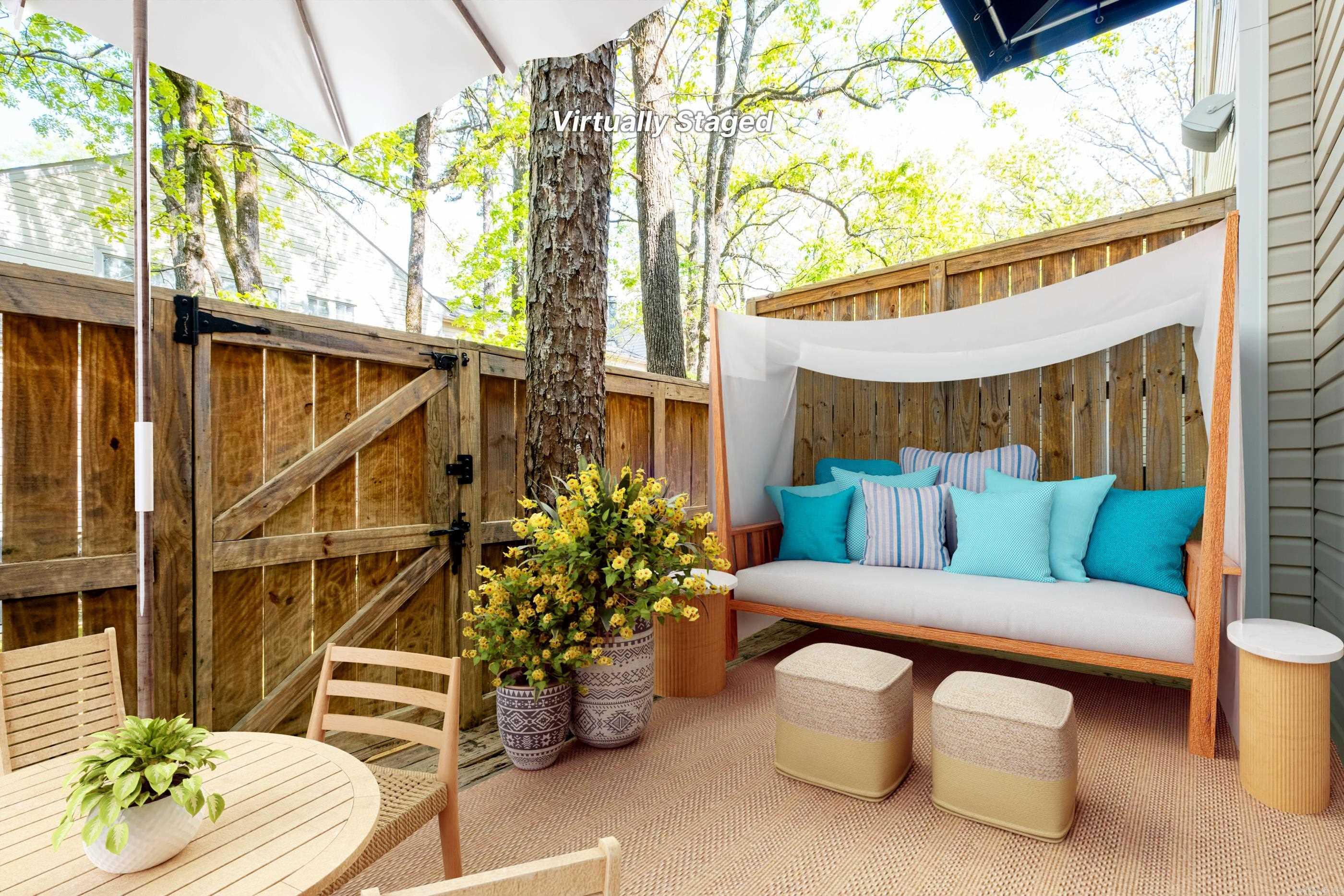 KINGSBRIDGE TWNHSE - Residential