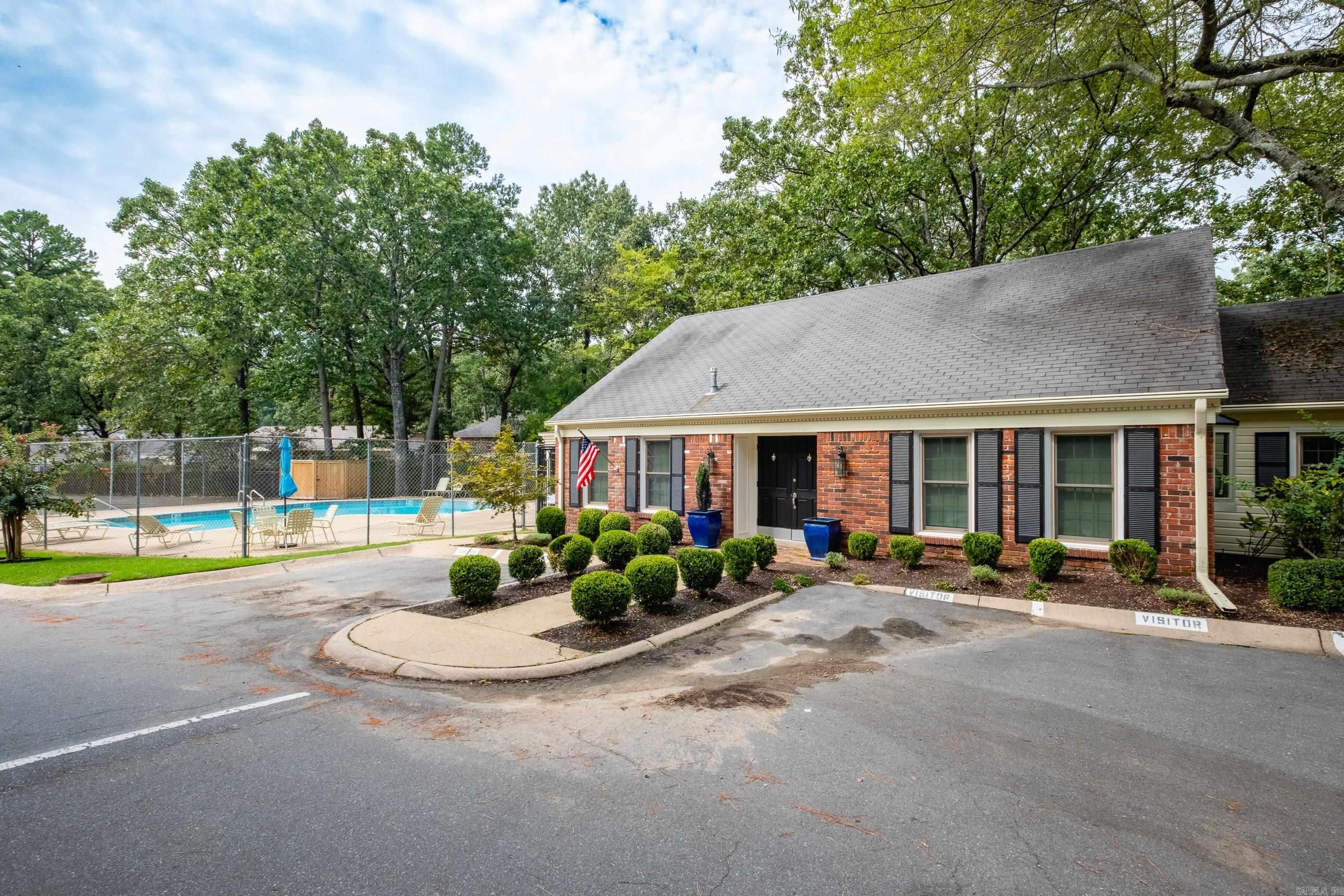 KINGSBRIDGE TWNHSE - Residential