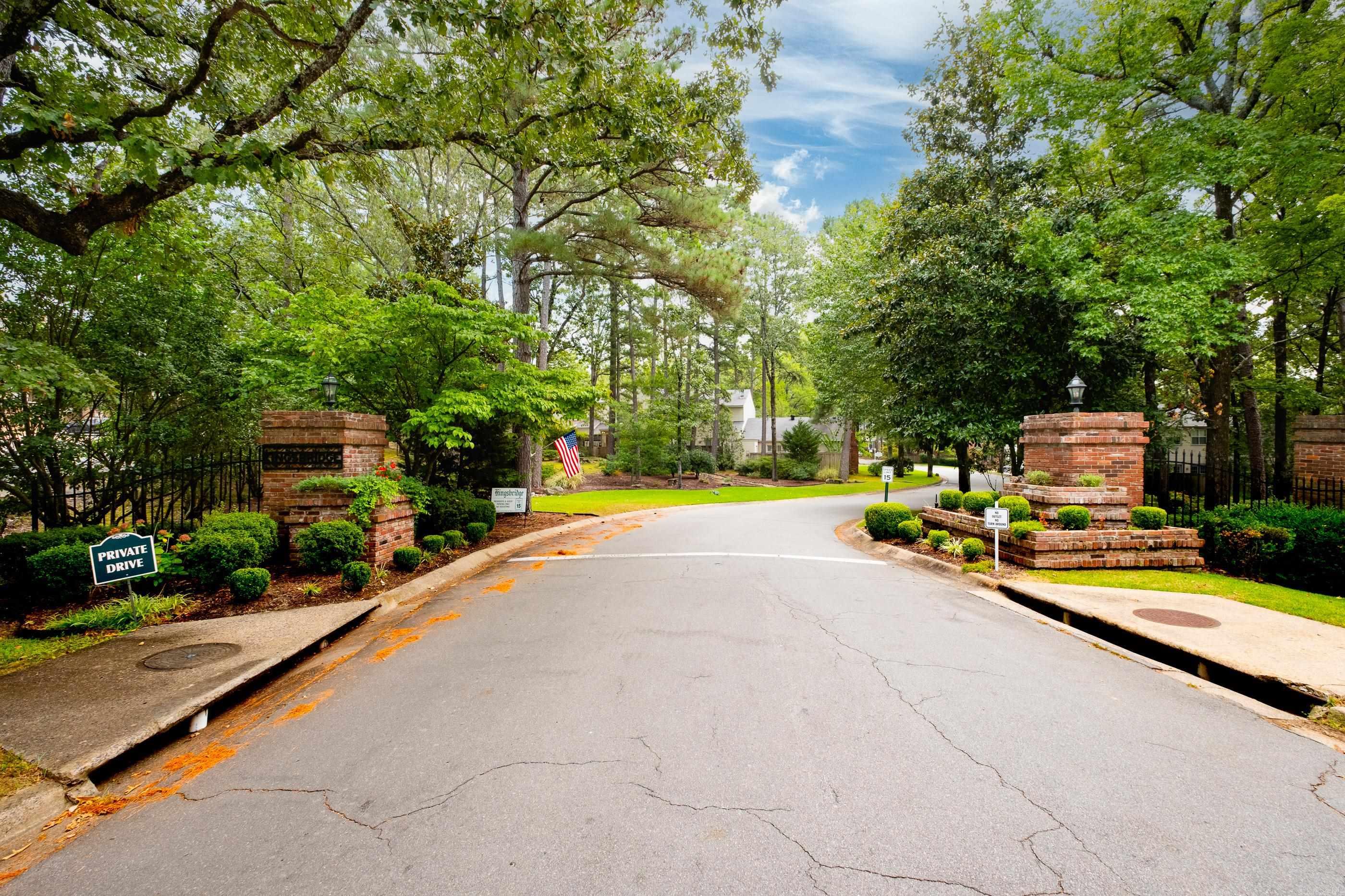 KINGSBRIDGE TWNHSE - Residential