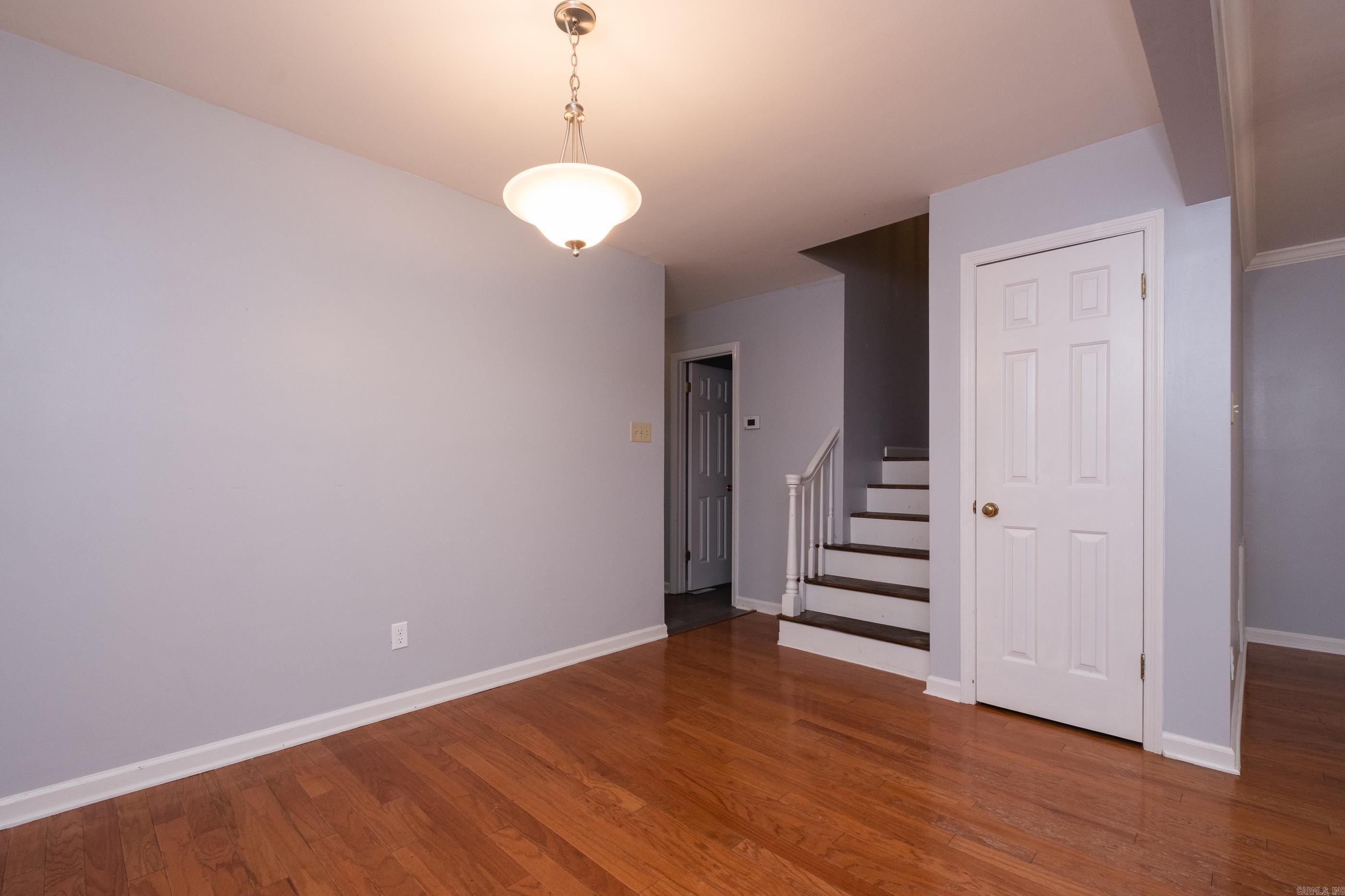 KINGSBRIDGE TWNHSE - Residential