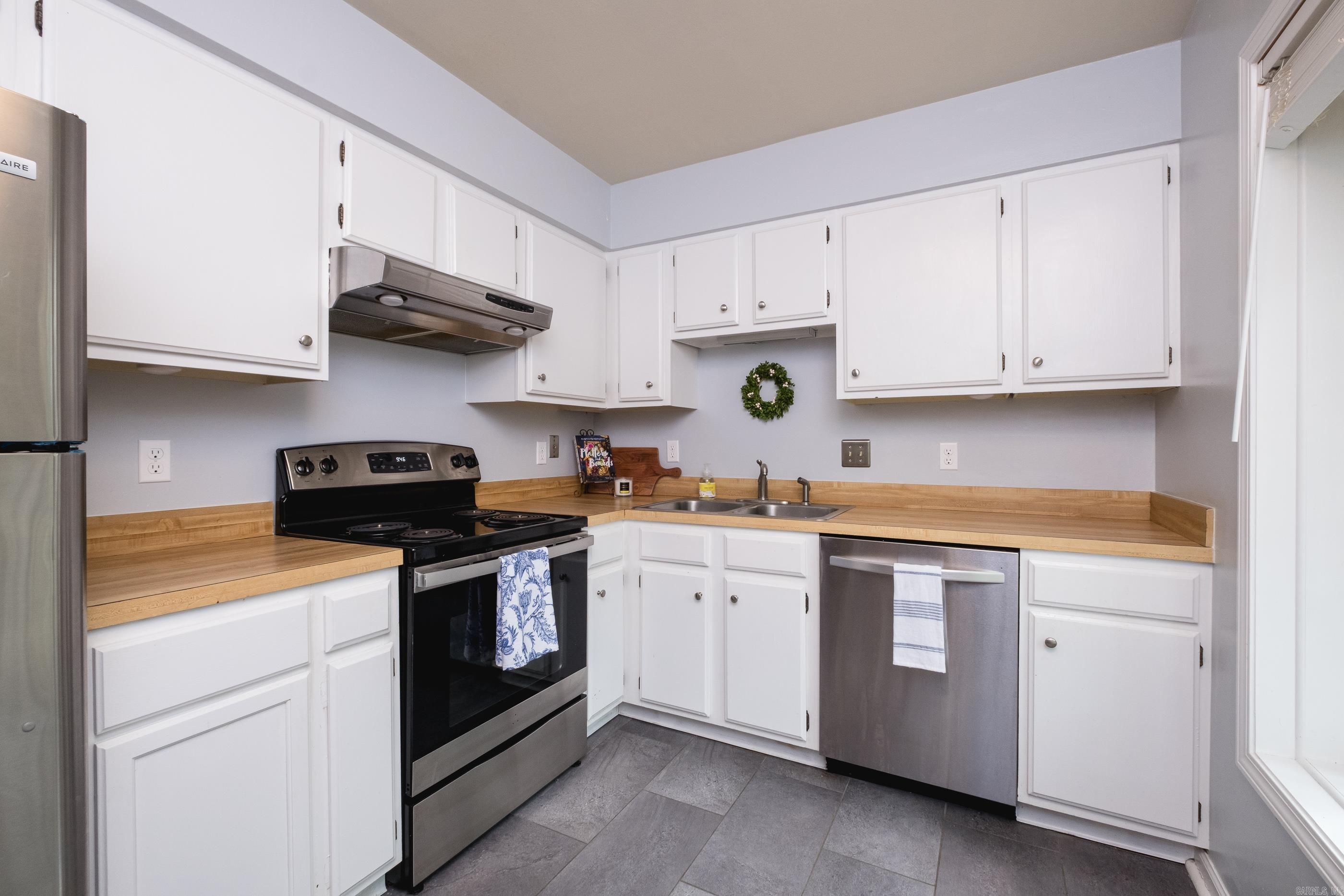 KINGSBRIDGE TWNHSE - Residential