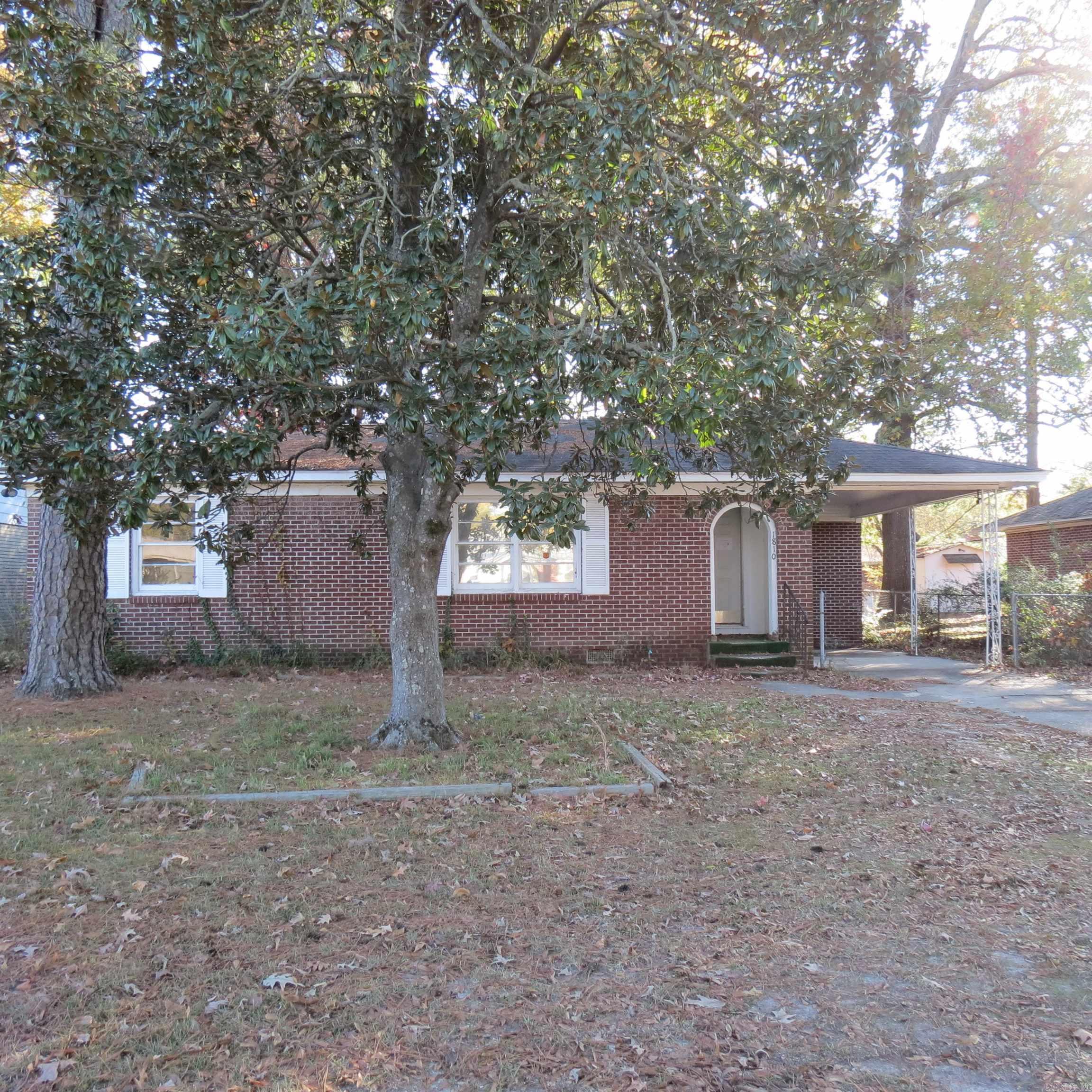 Nice house with a big back yard. AGENTS SEE REMARKS