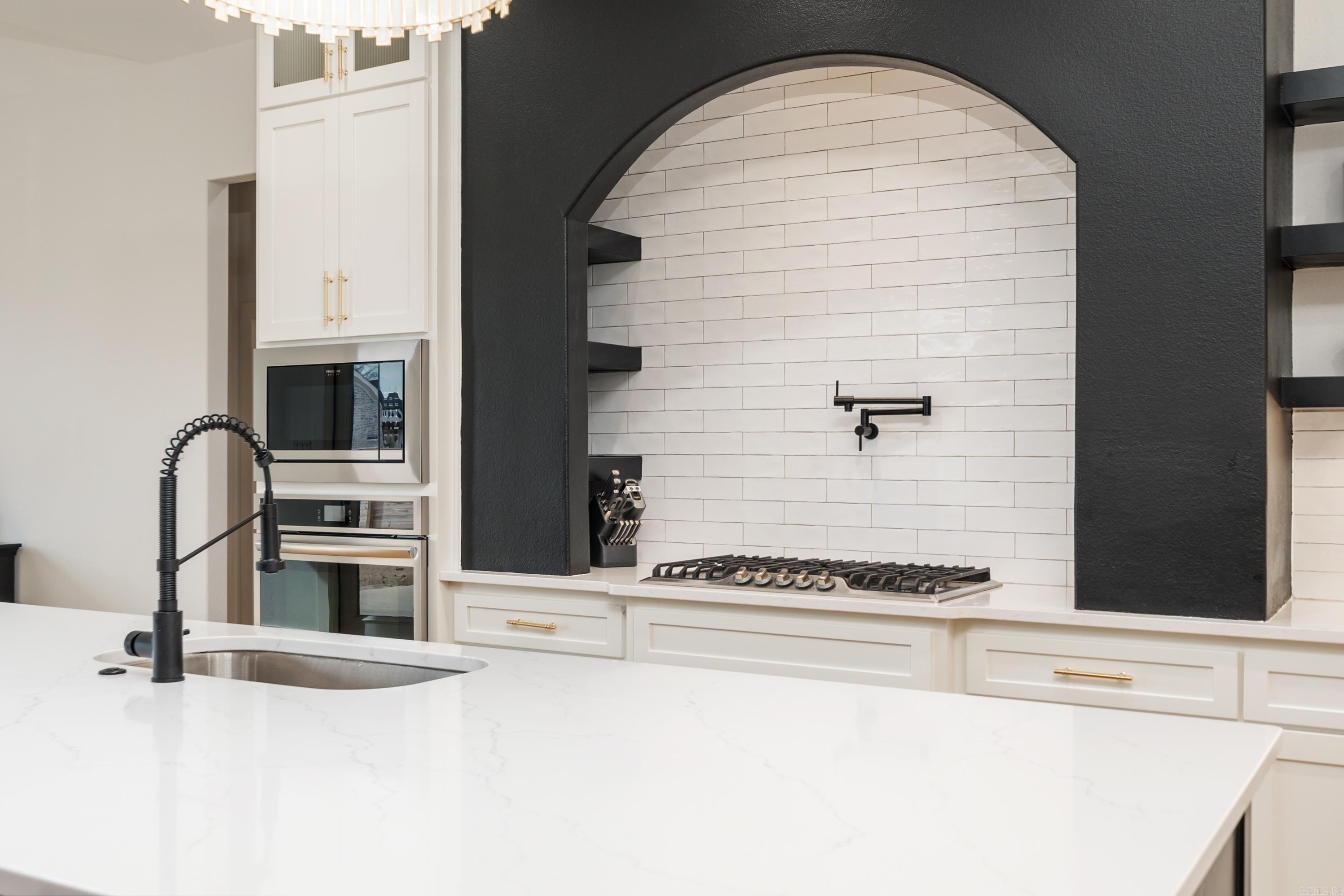 THE POINTE HURRICANE ESTATES - Residential