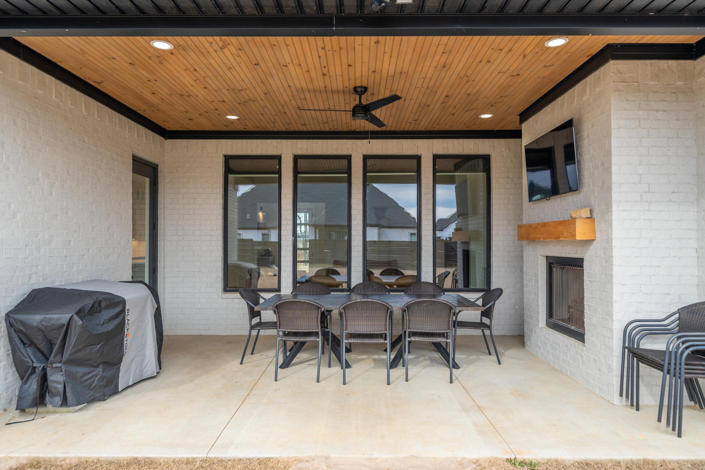 THE POINTE HURRICANE ESTATES - Residential