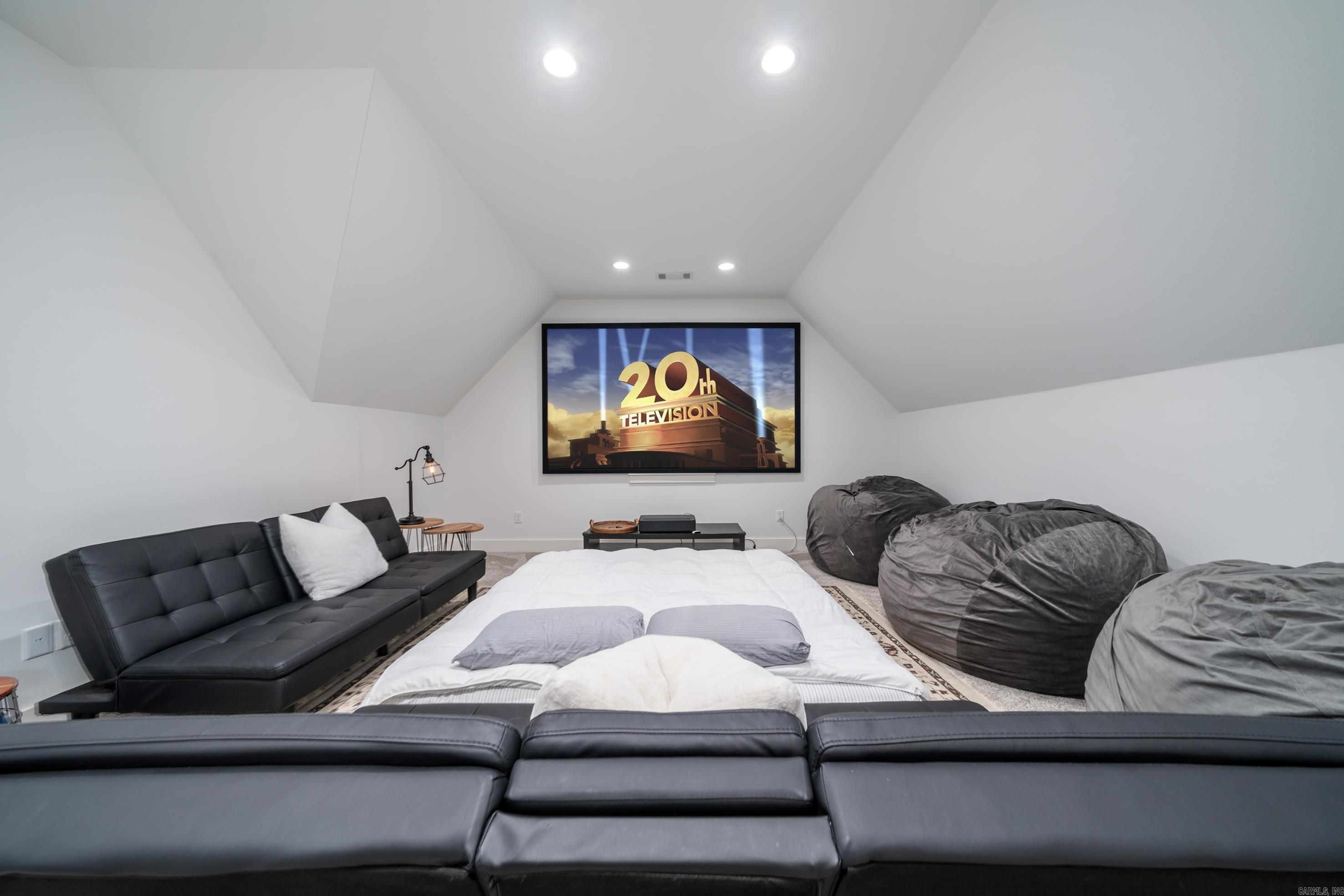 THE POINTE HURRICANE ESTATES - Residential