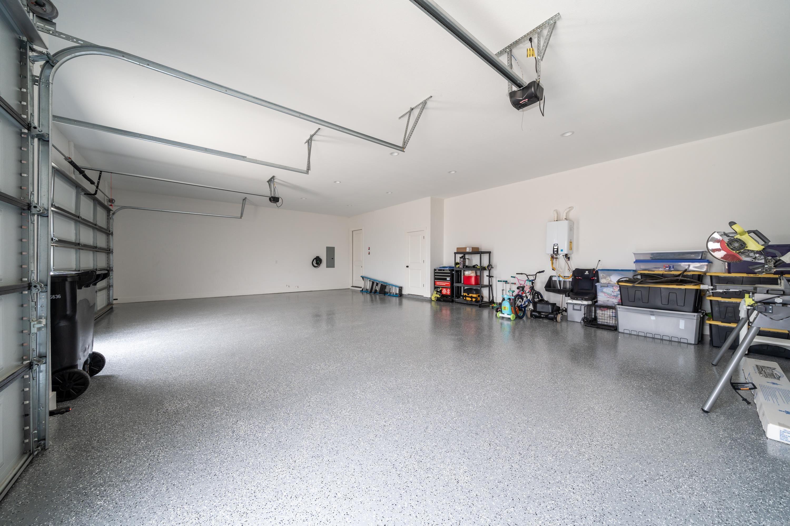 THE POINTE HURRICANE ESTATES - Residential