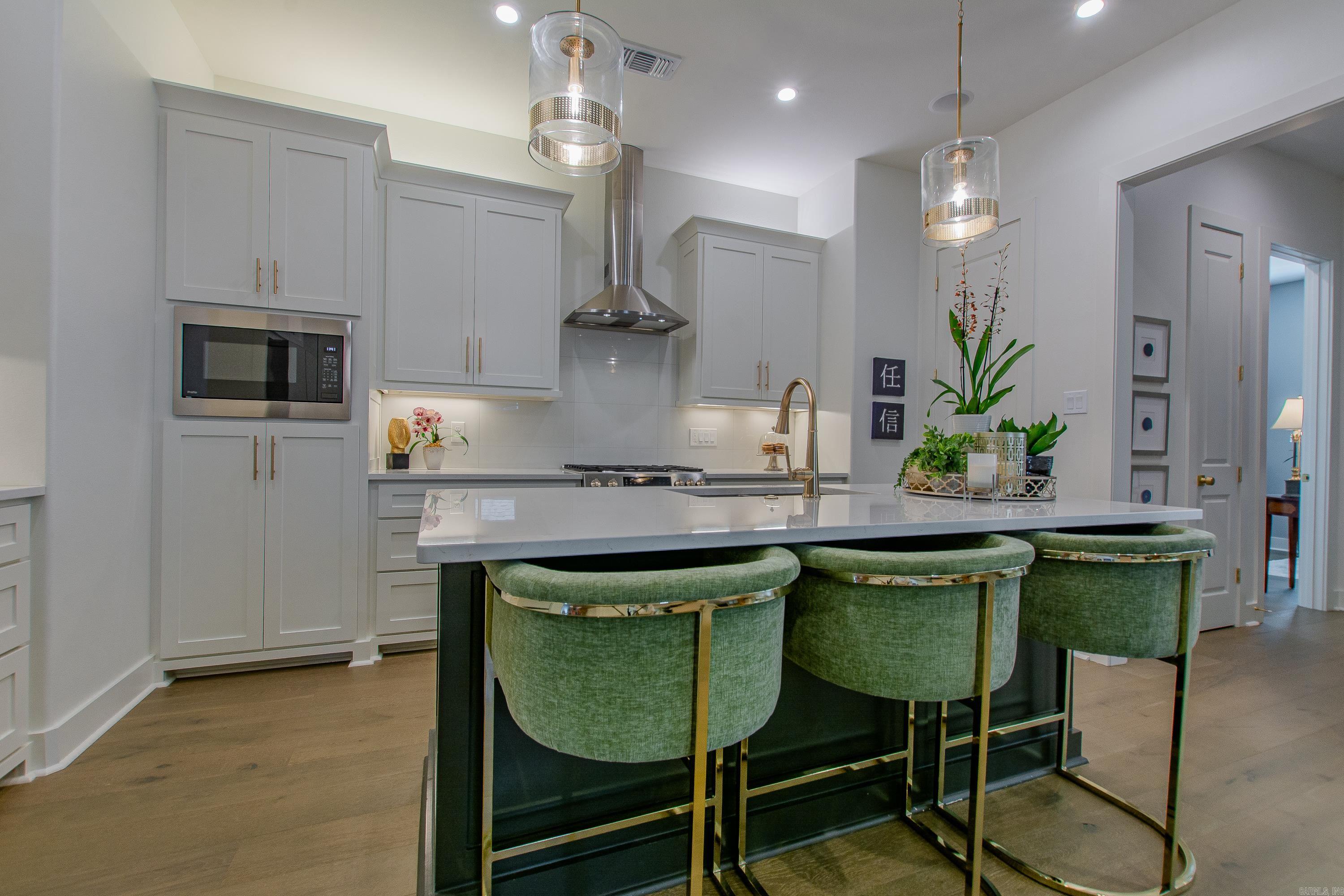 MERGERON COURT - Residential