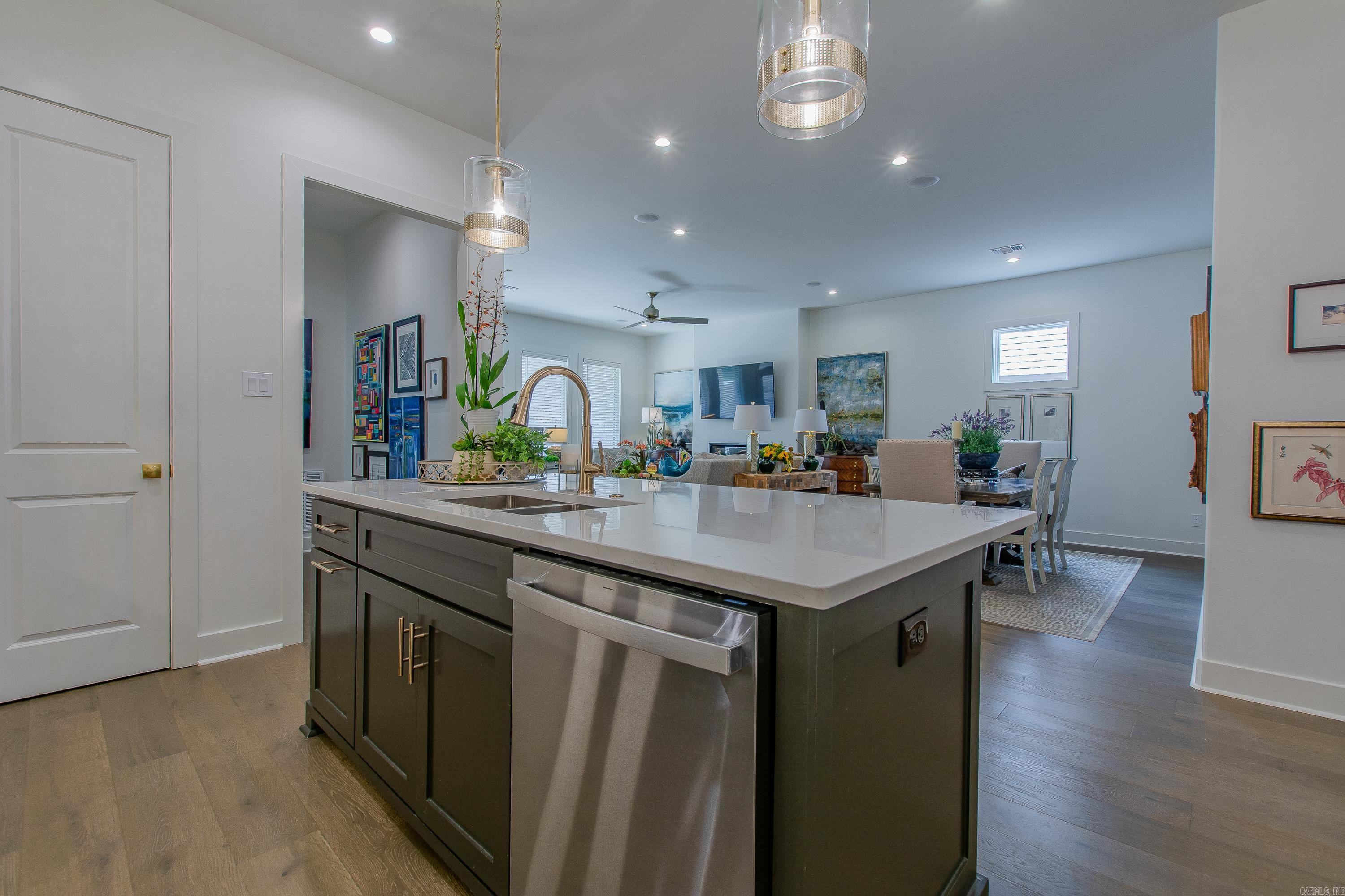 MERGERON COURT - Residential