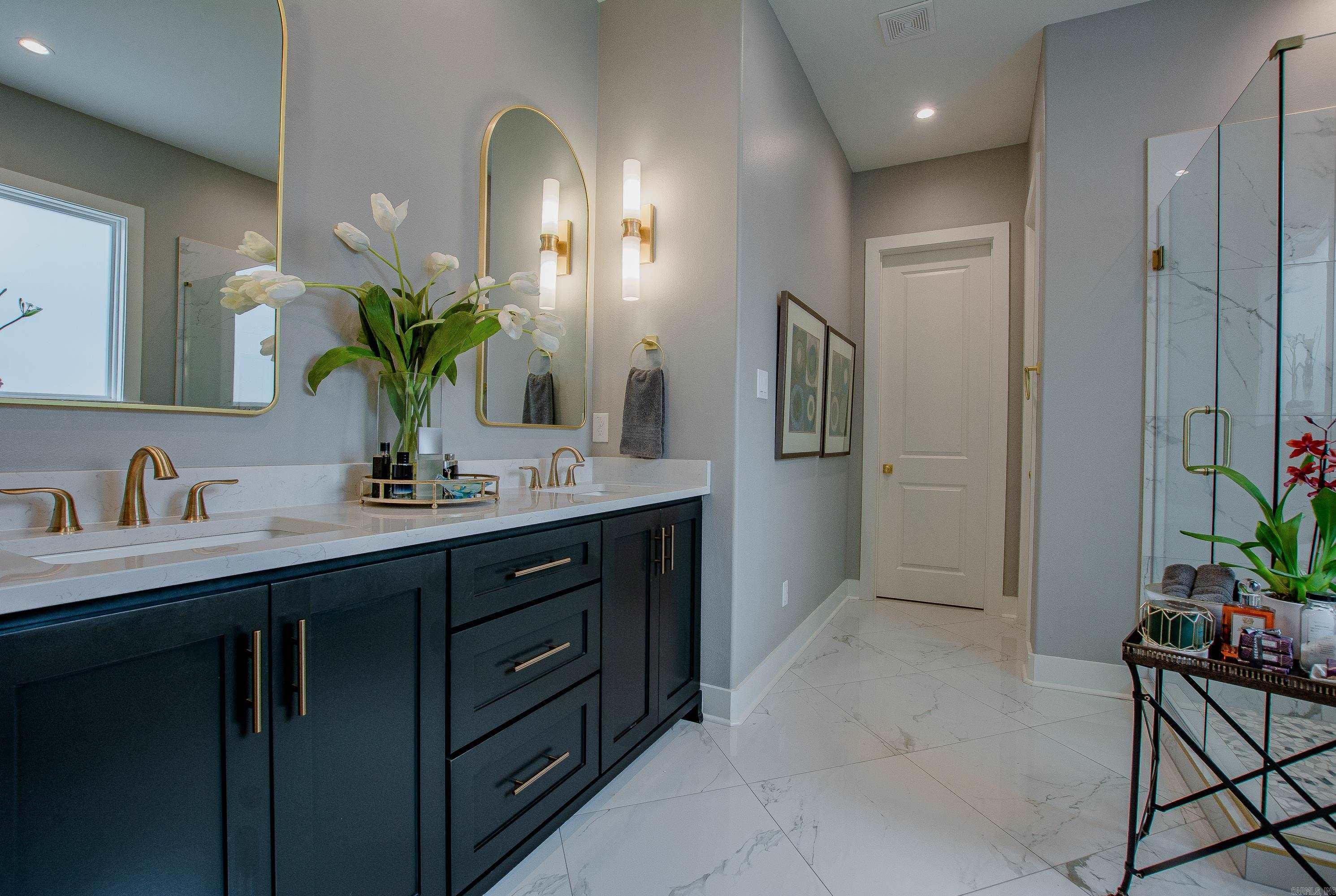 MERGERON COURT - Residential