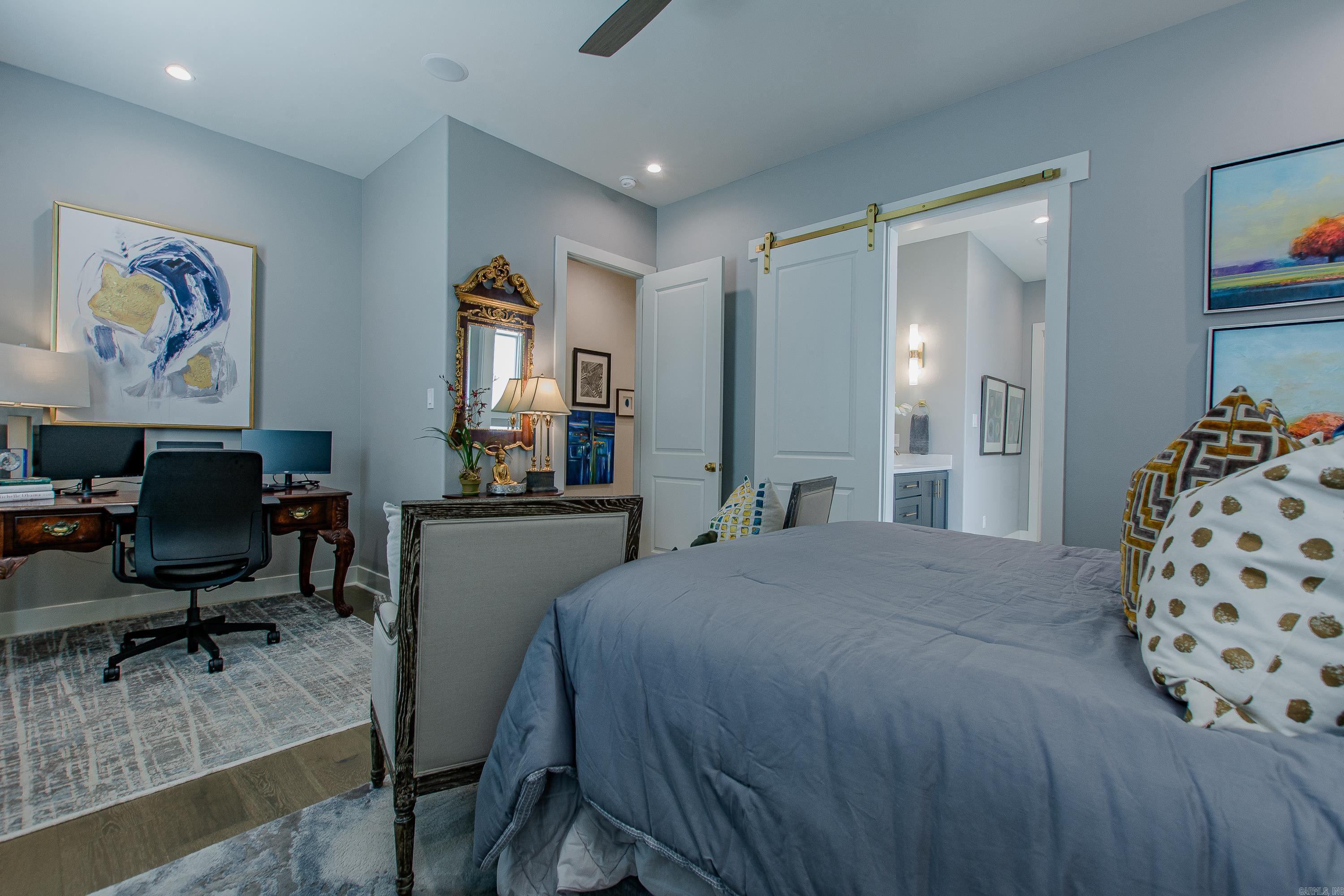 MERGERON COURT - Residential