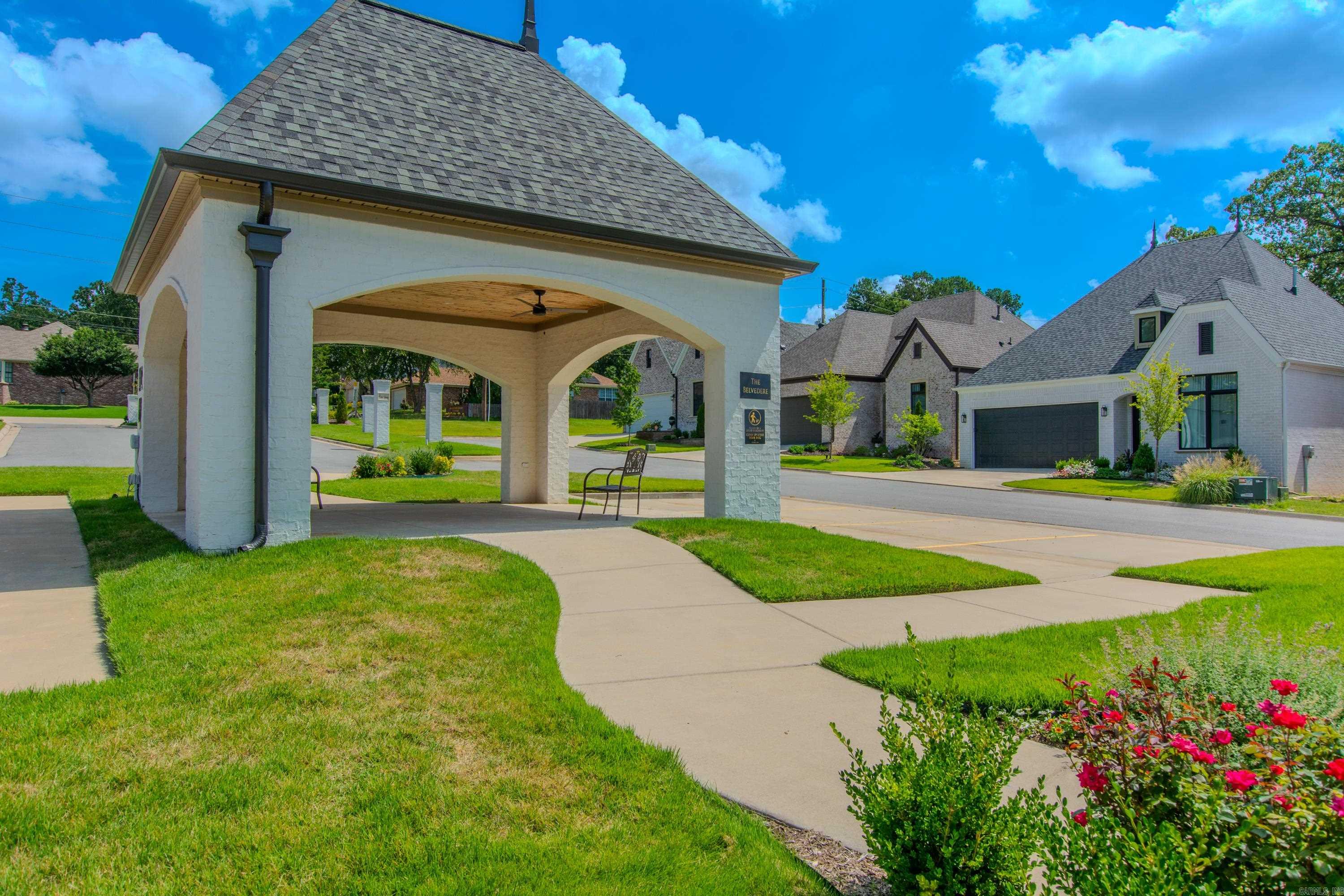 MERGERON COURT - Residential