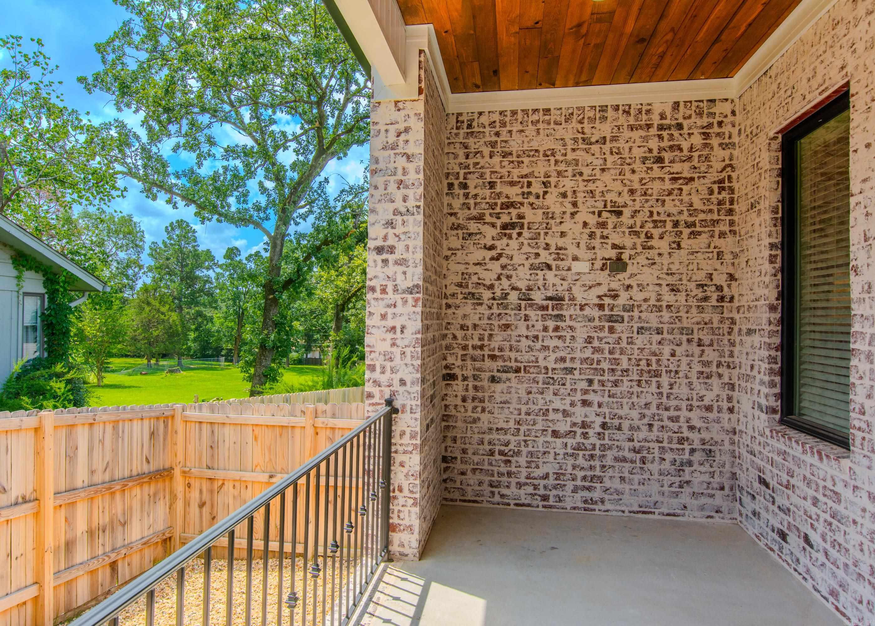 MERGERON COURT - Residential