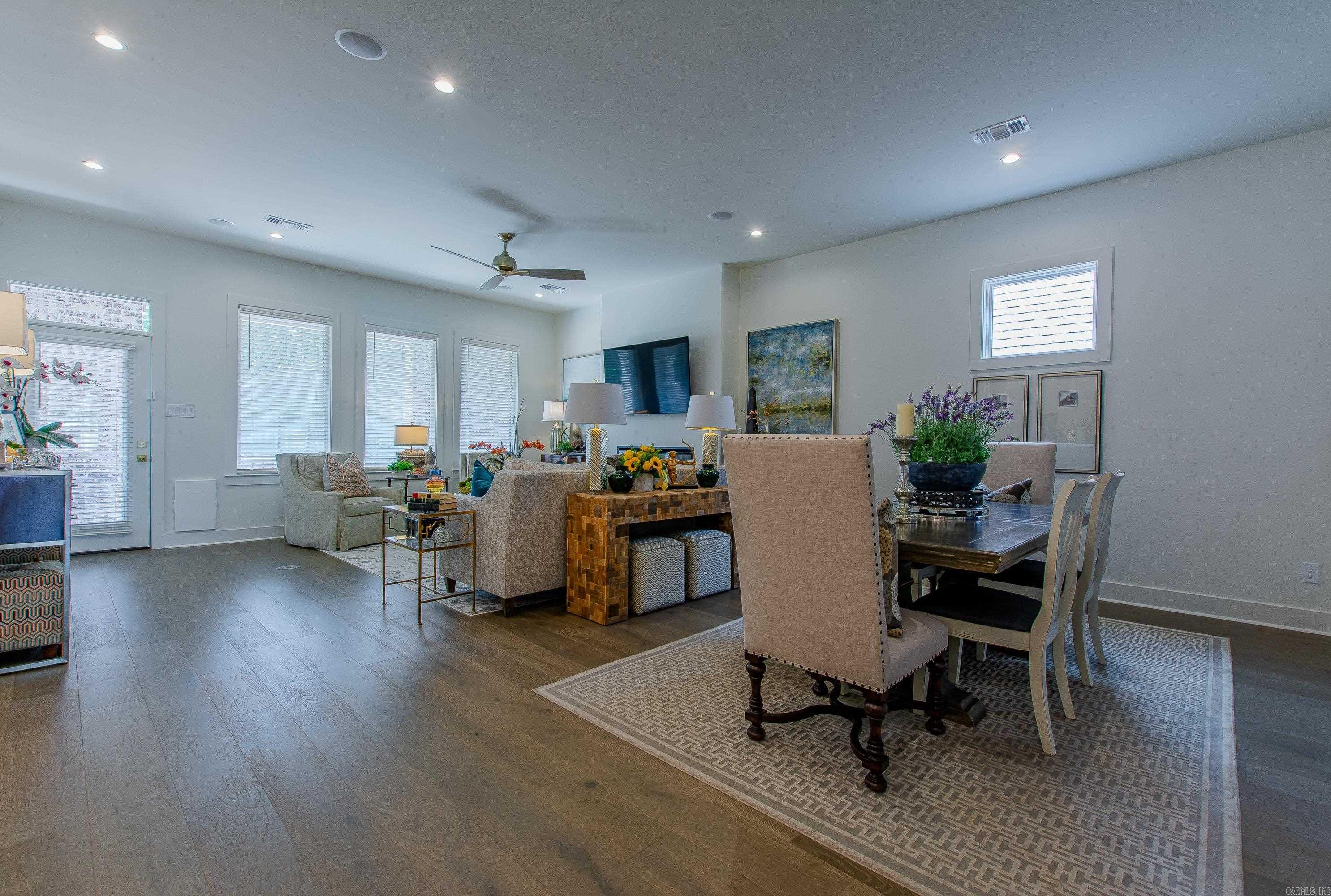 MERGERON COURT - Residential