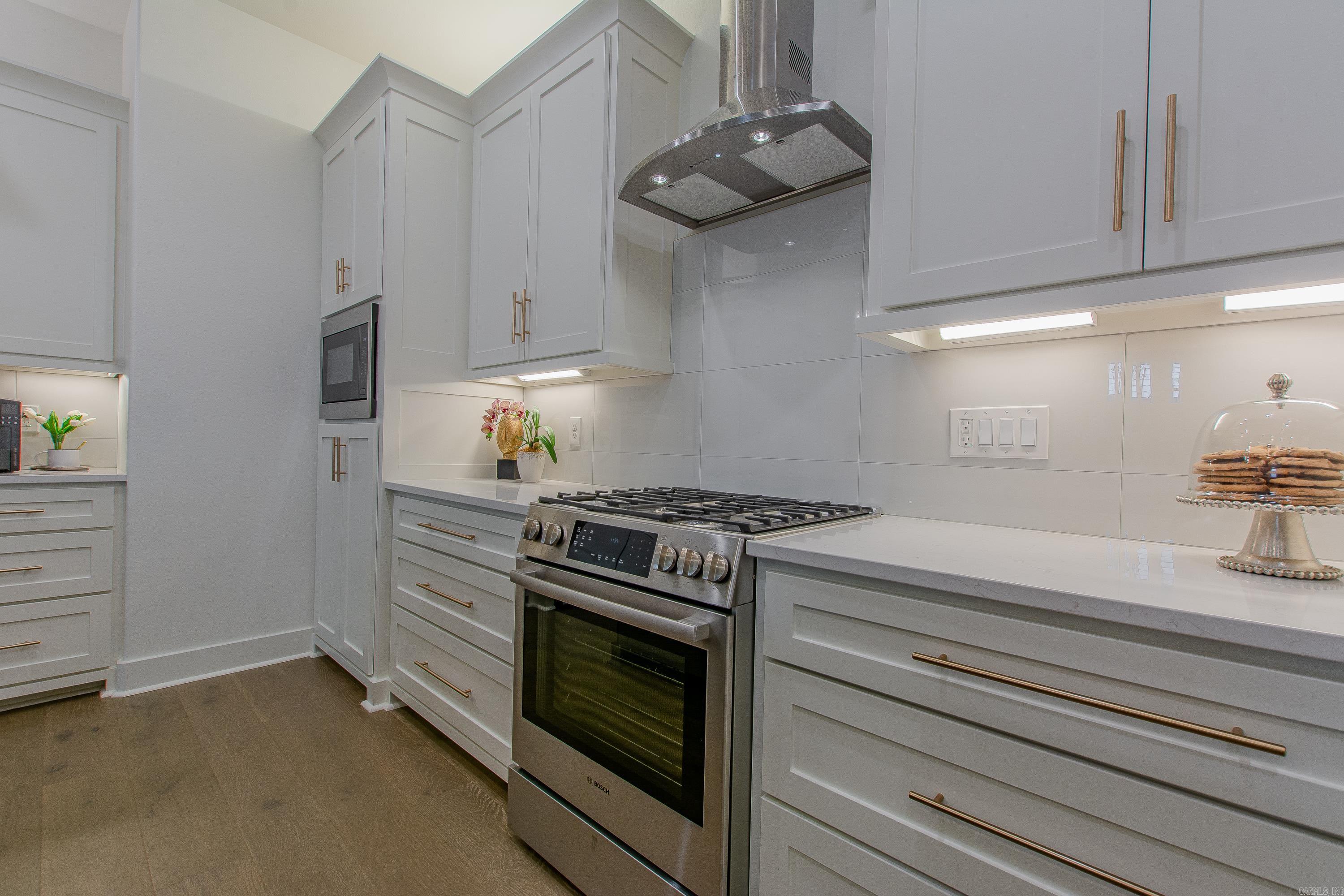 MERGERON COURT - Residential